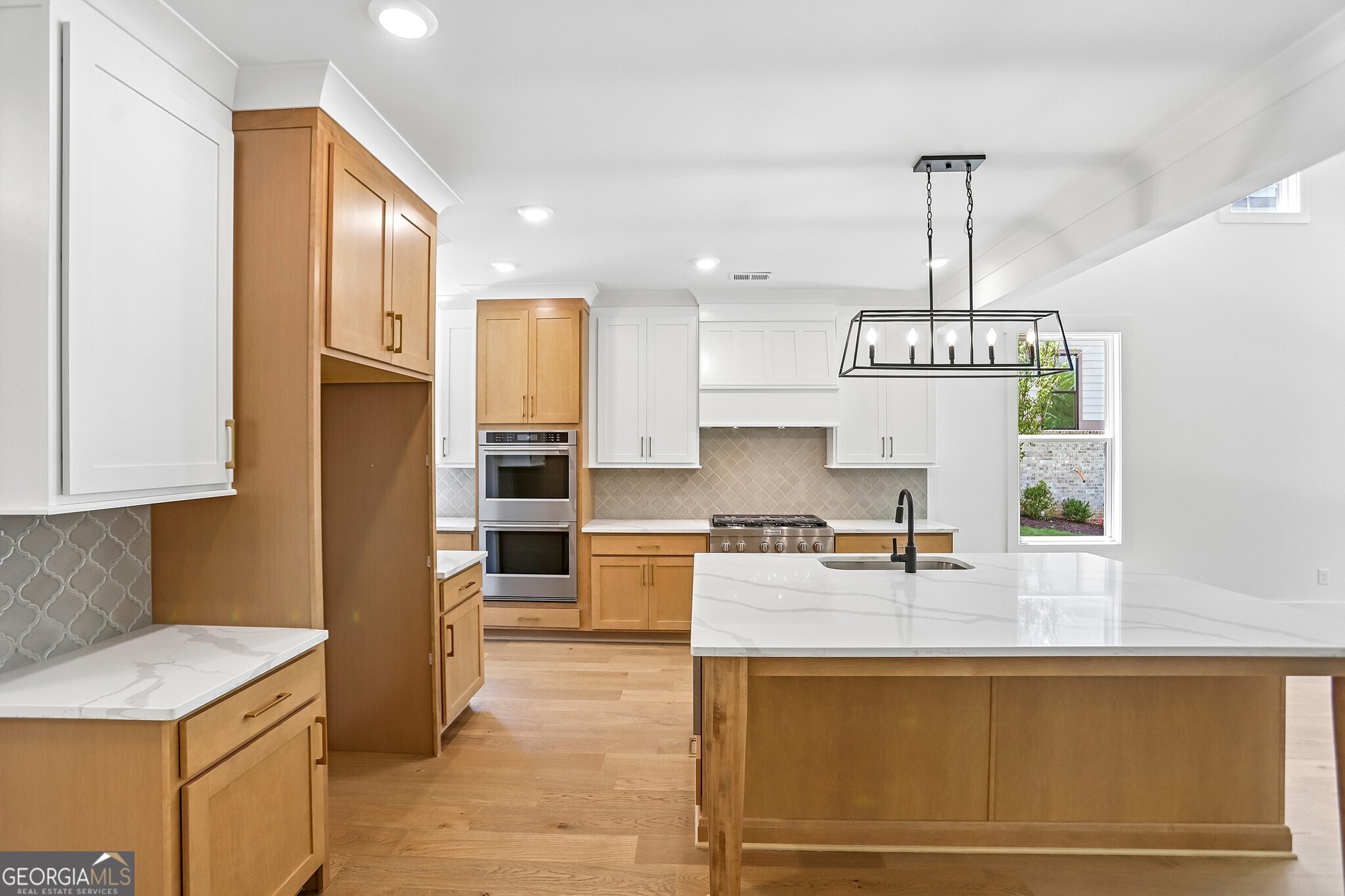 3275 Hilltop Circle