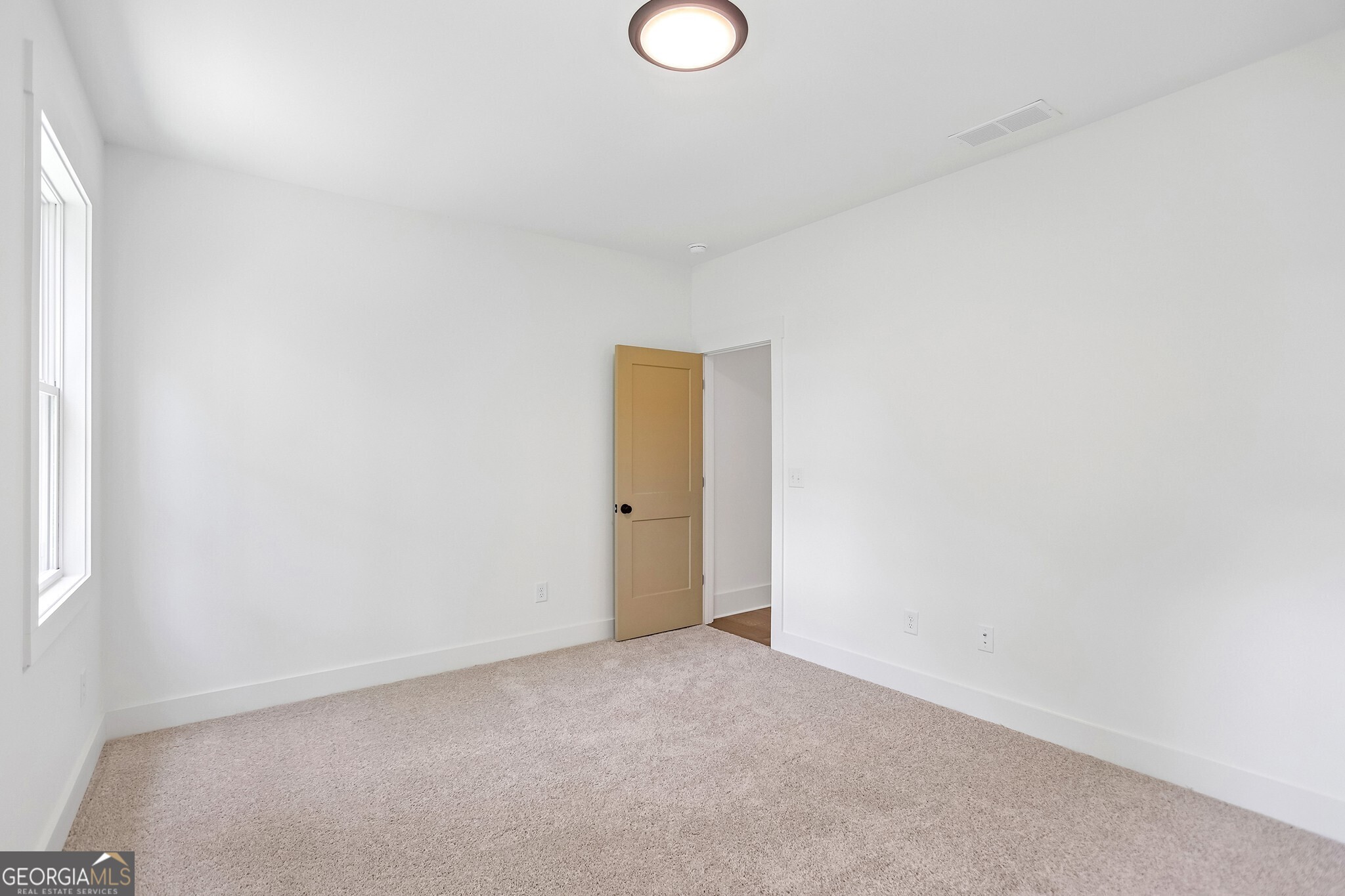 3275 Hilltop Circle