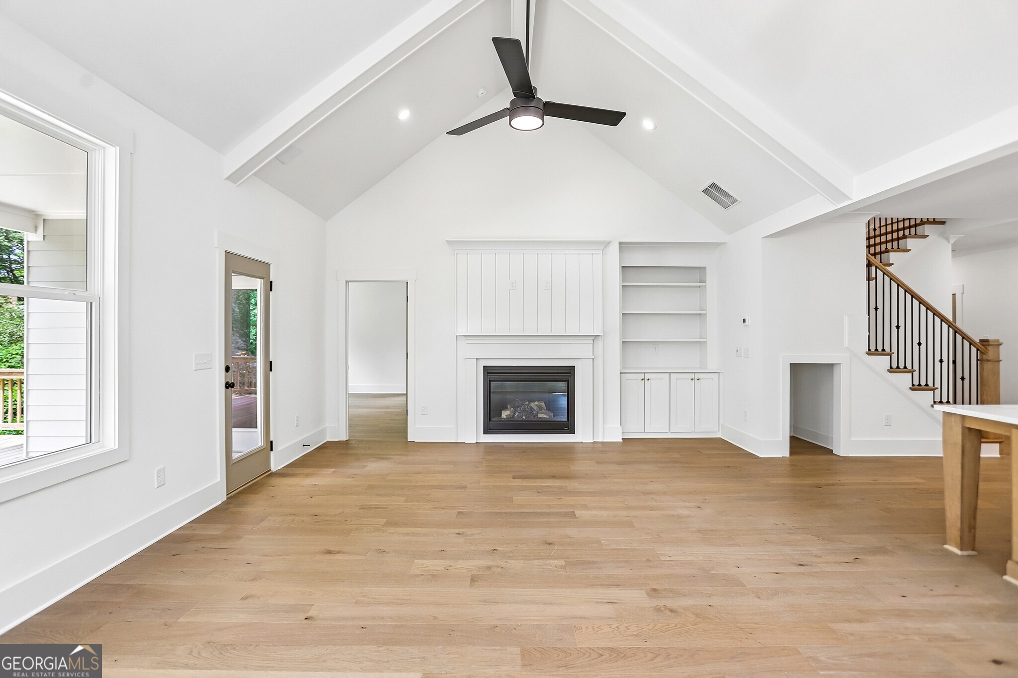 3275 Hilltop Circle
