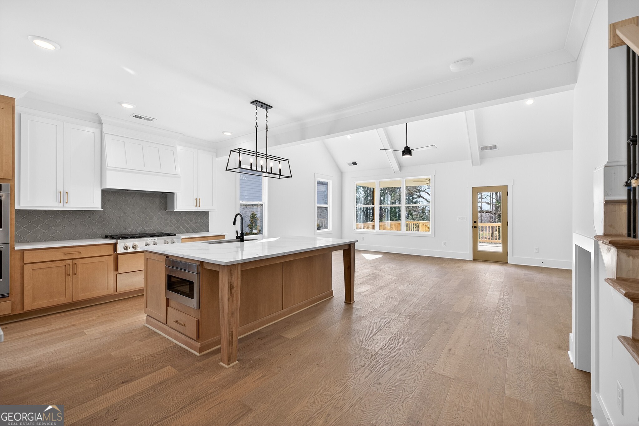 3275 Hilltop Circle