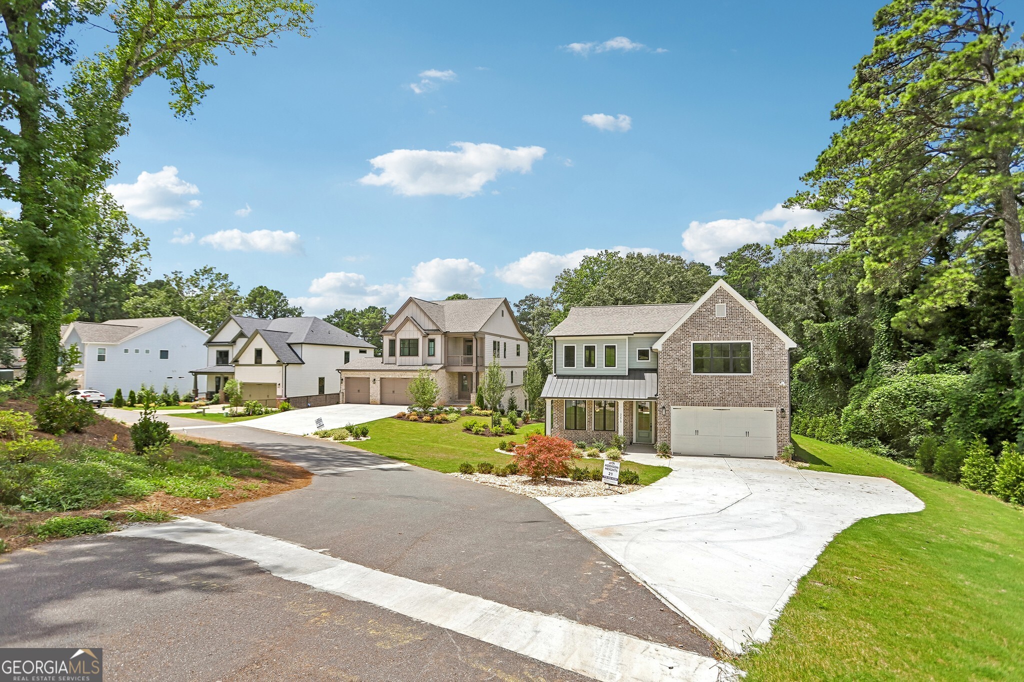 3275 Hilltop Circle