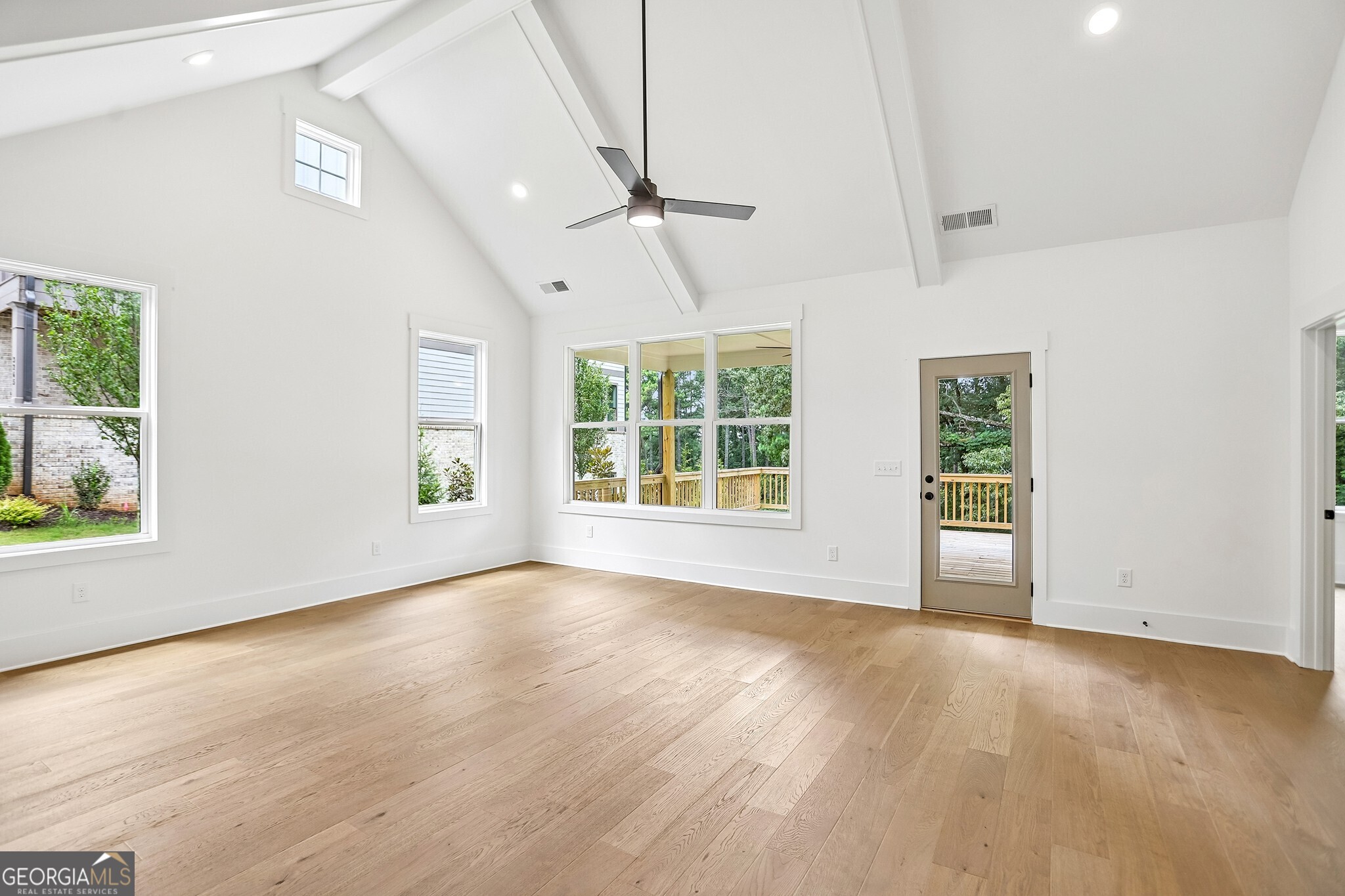 3275 Hilltop Circle