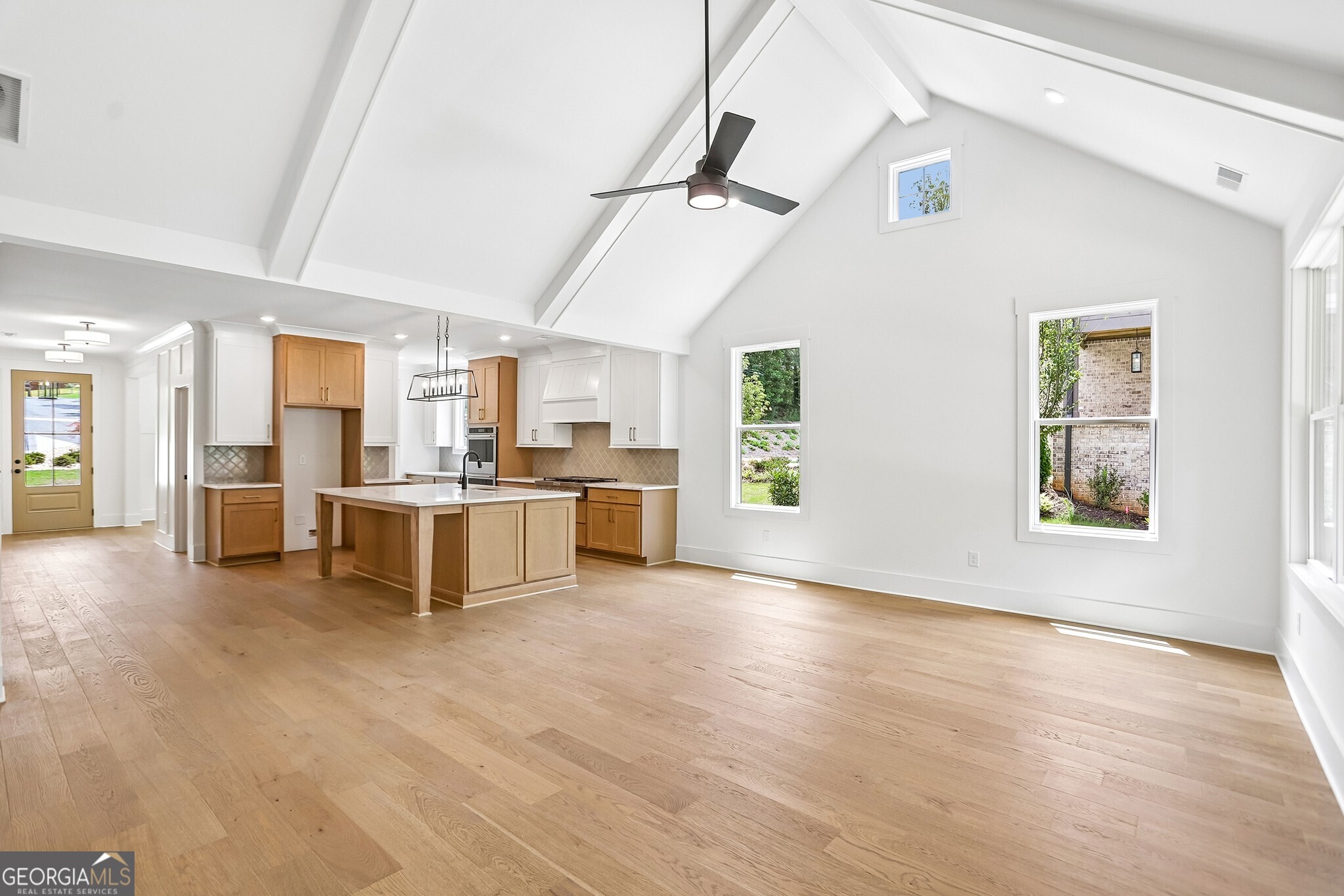 3275 Hilltop Circle