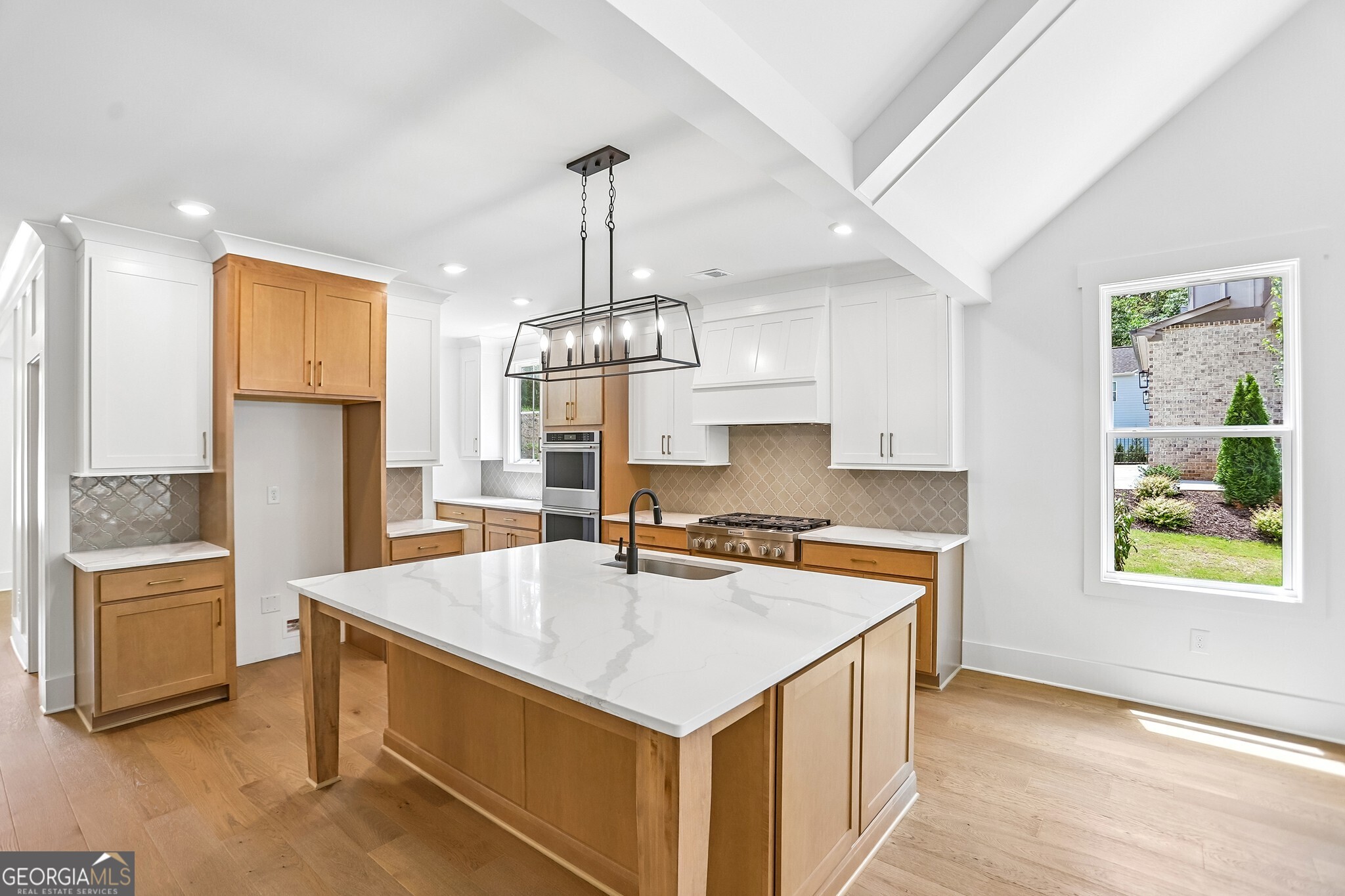 3275 Hilltop Circle