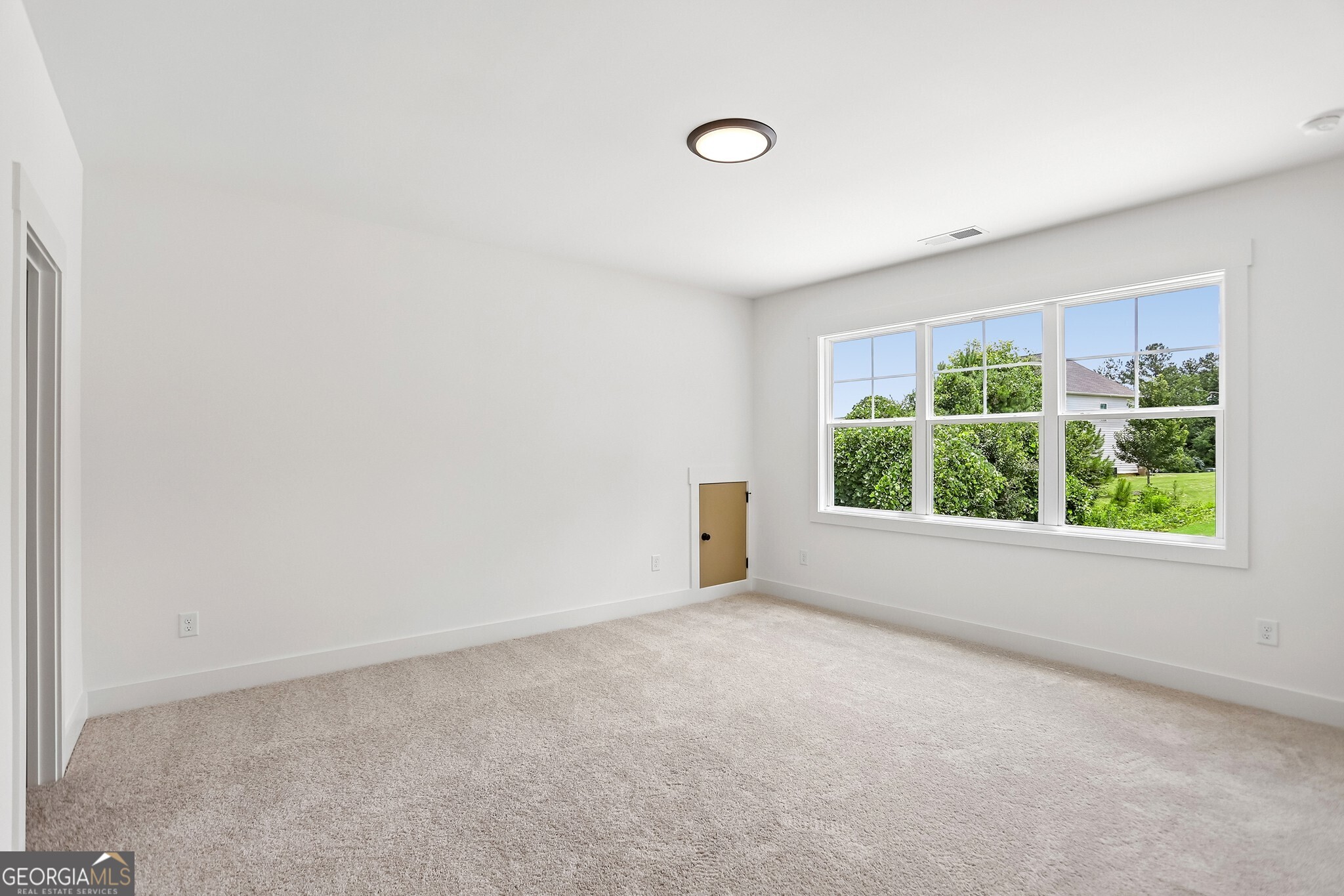 3275 Hilltop Circle