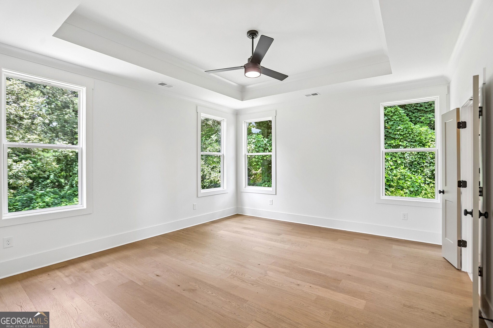 3275 Hilltop Circle