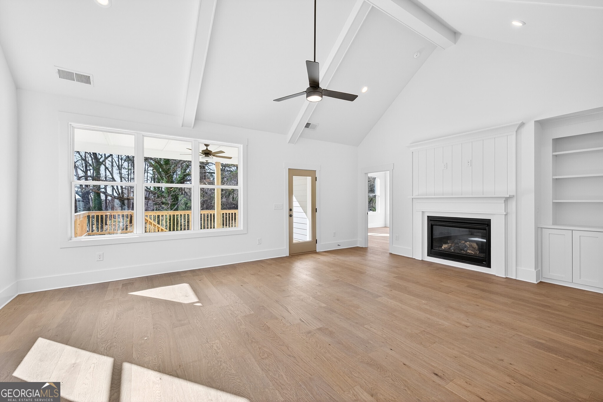3275 Hilltop Circle