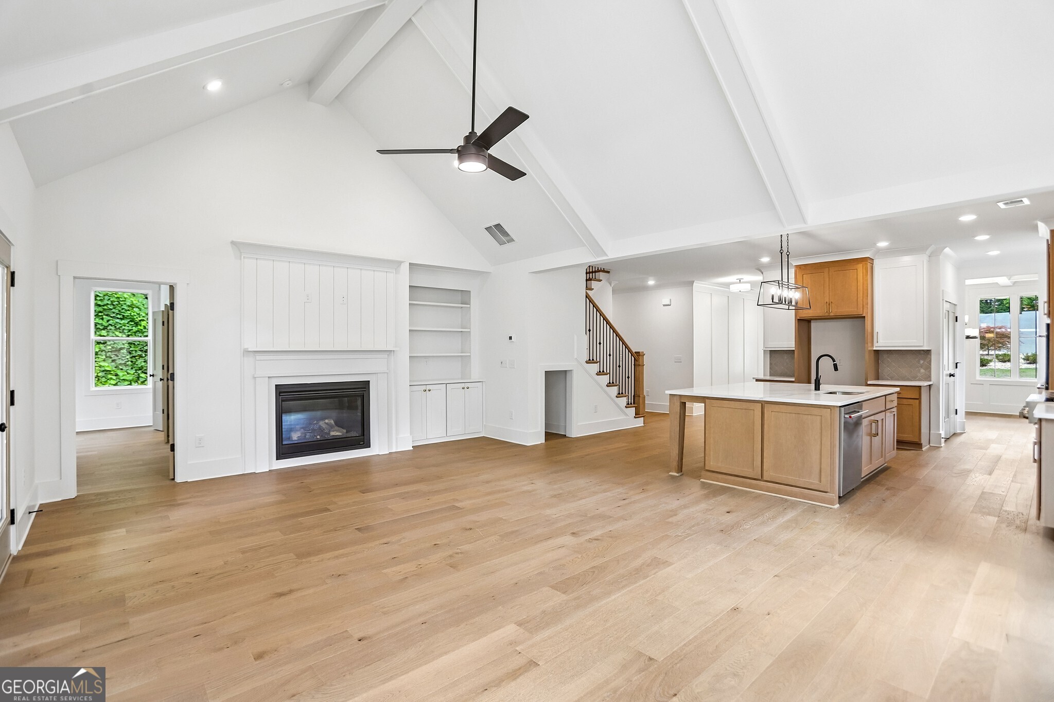 3275 Hilltop Circle