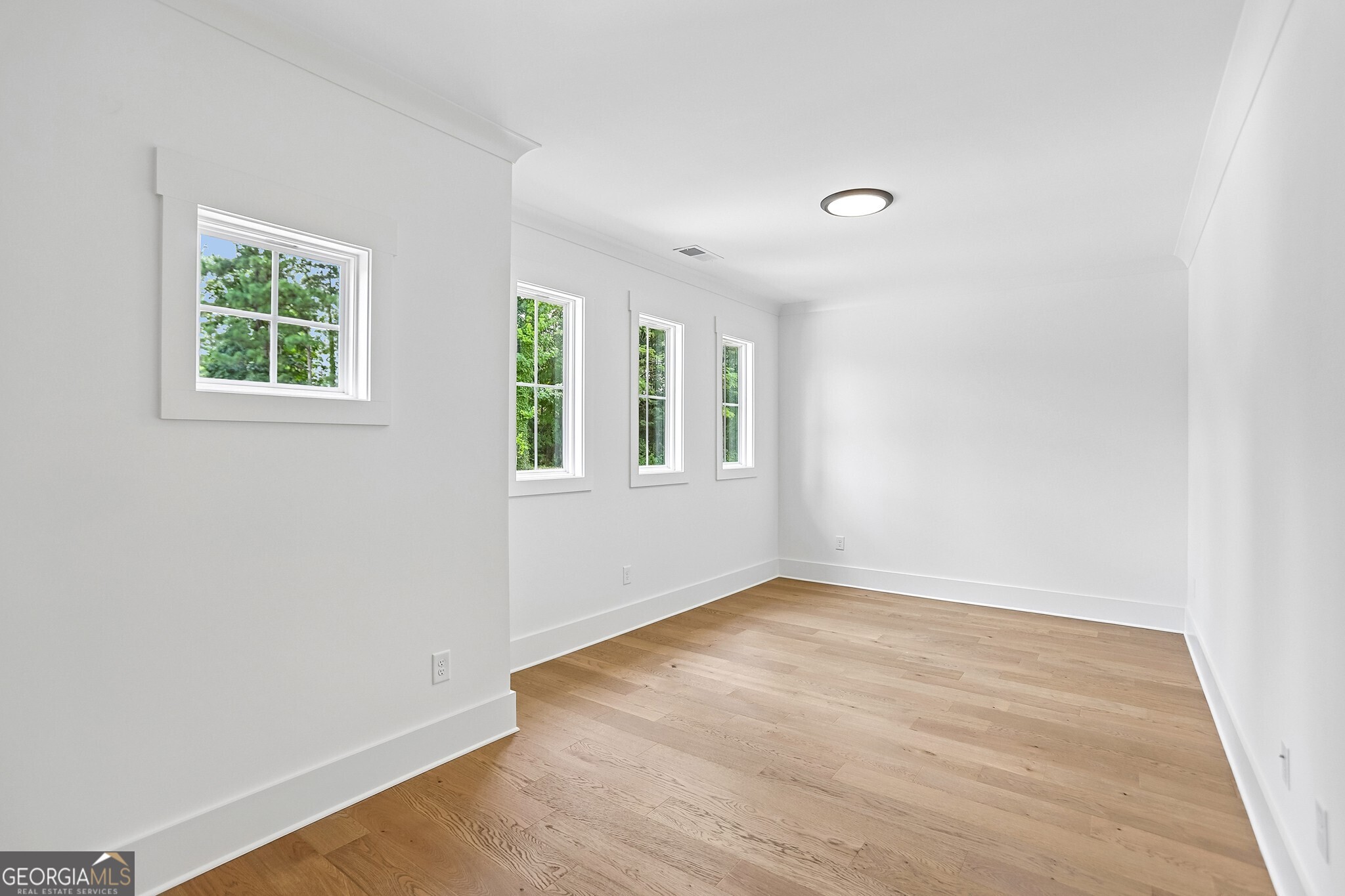 3275 Hilltop Circle