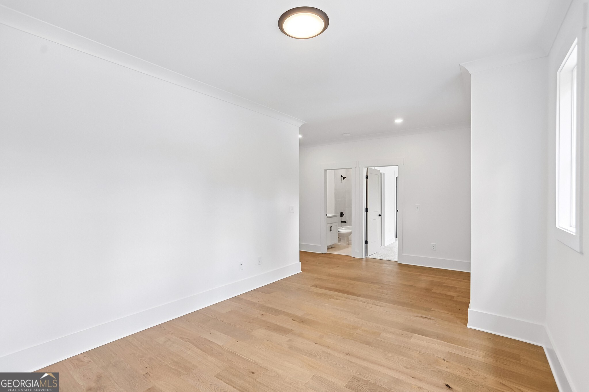3275 Hilltop Circle