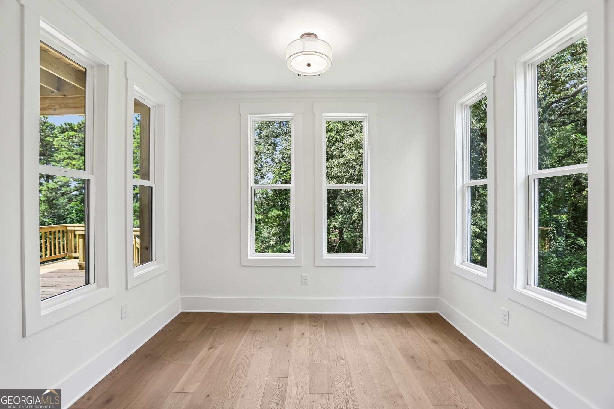3265 Hilltop Circle