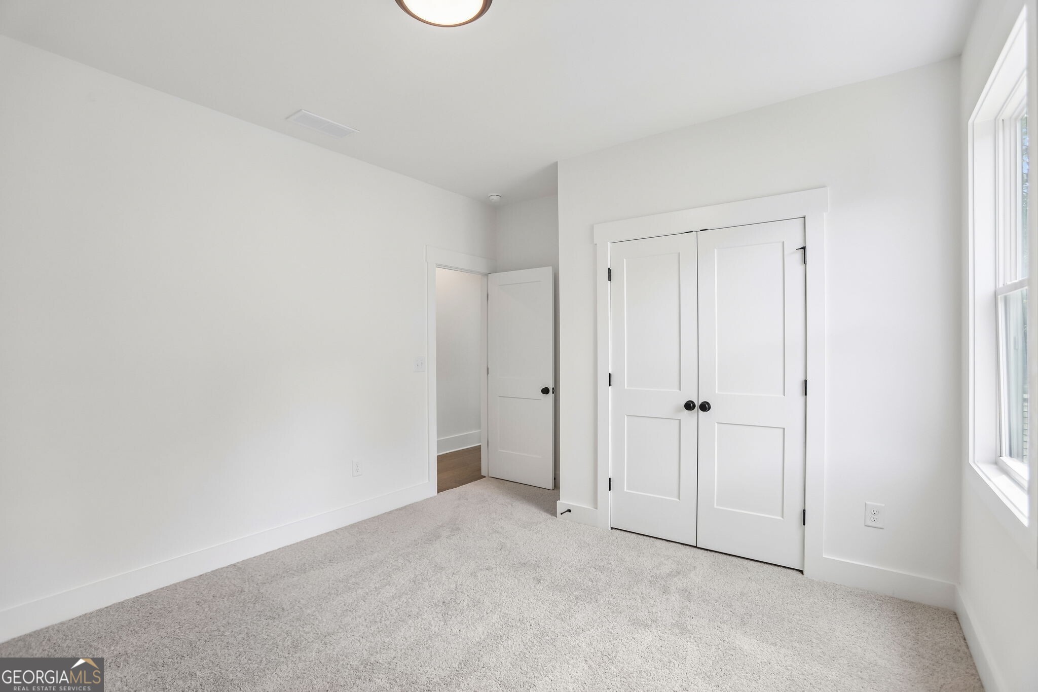 3265 Hilltop Circle