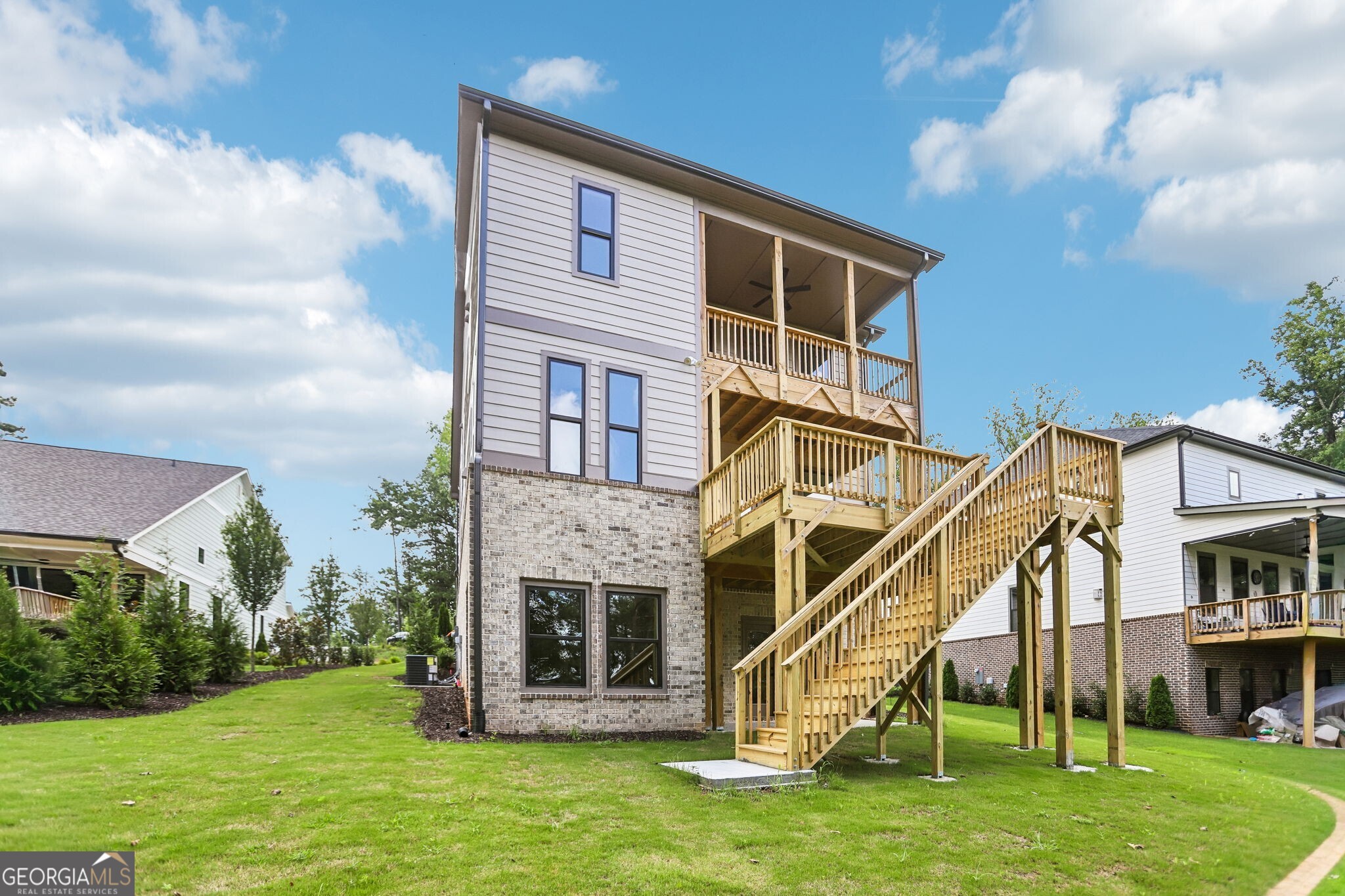 3265 Hilltop Circle