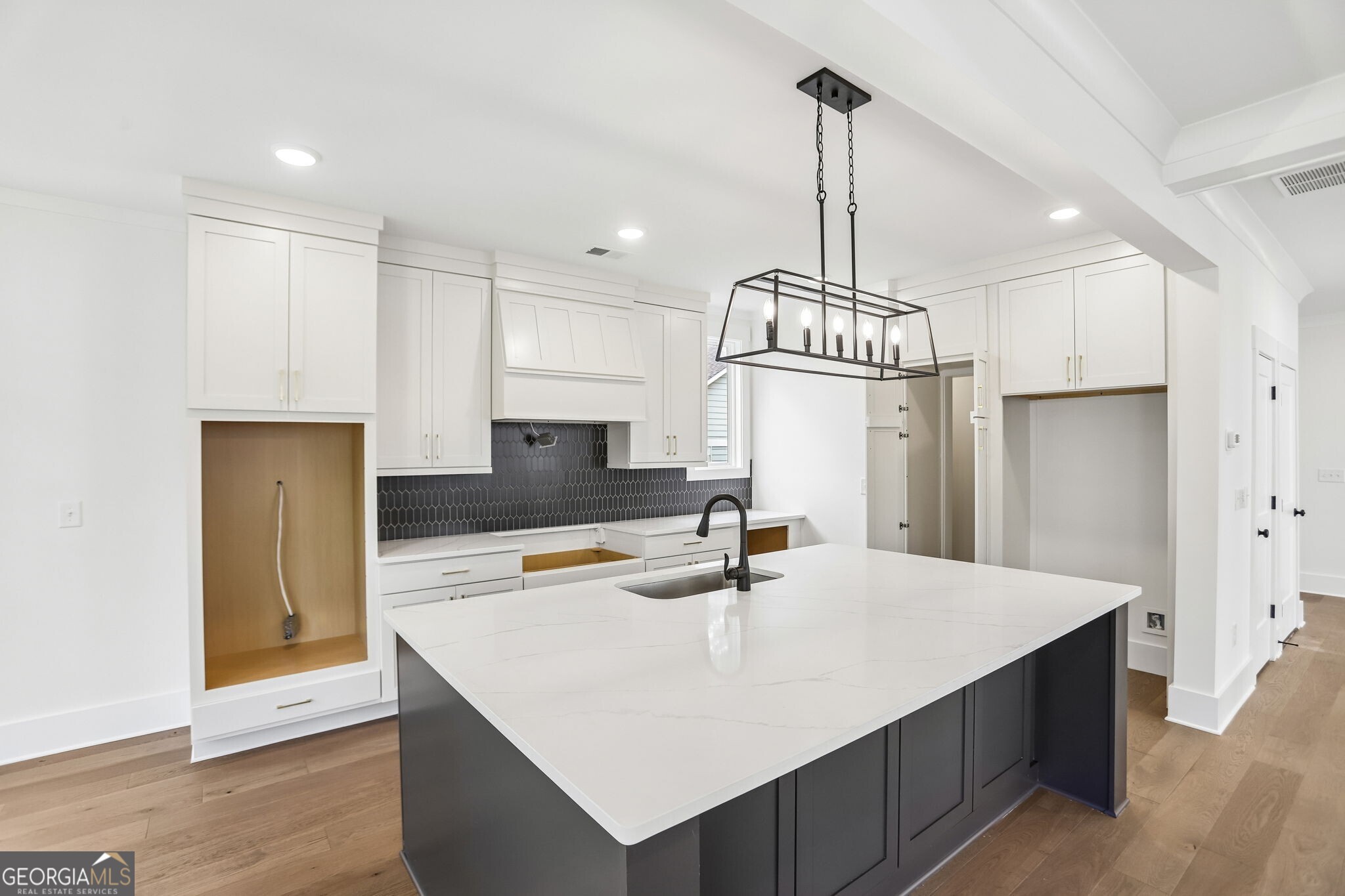 3265 Hilltop Circle