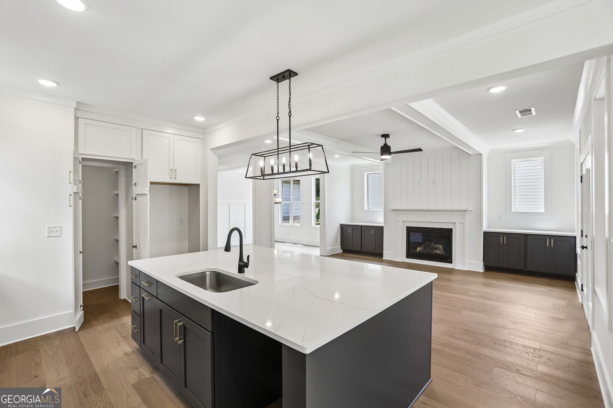 3265 Hilltop Circle
