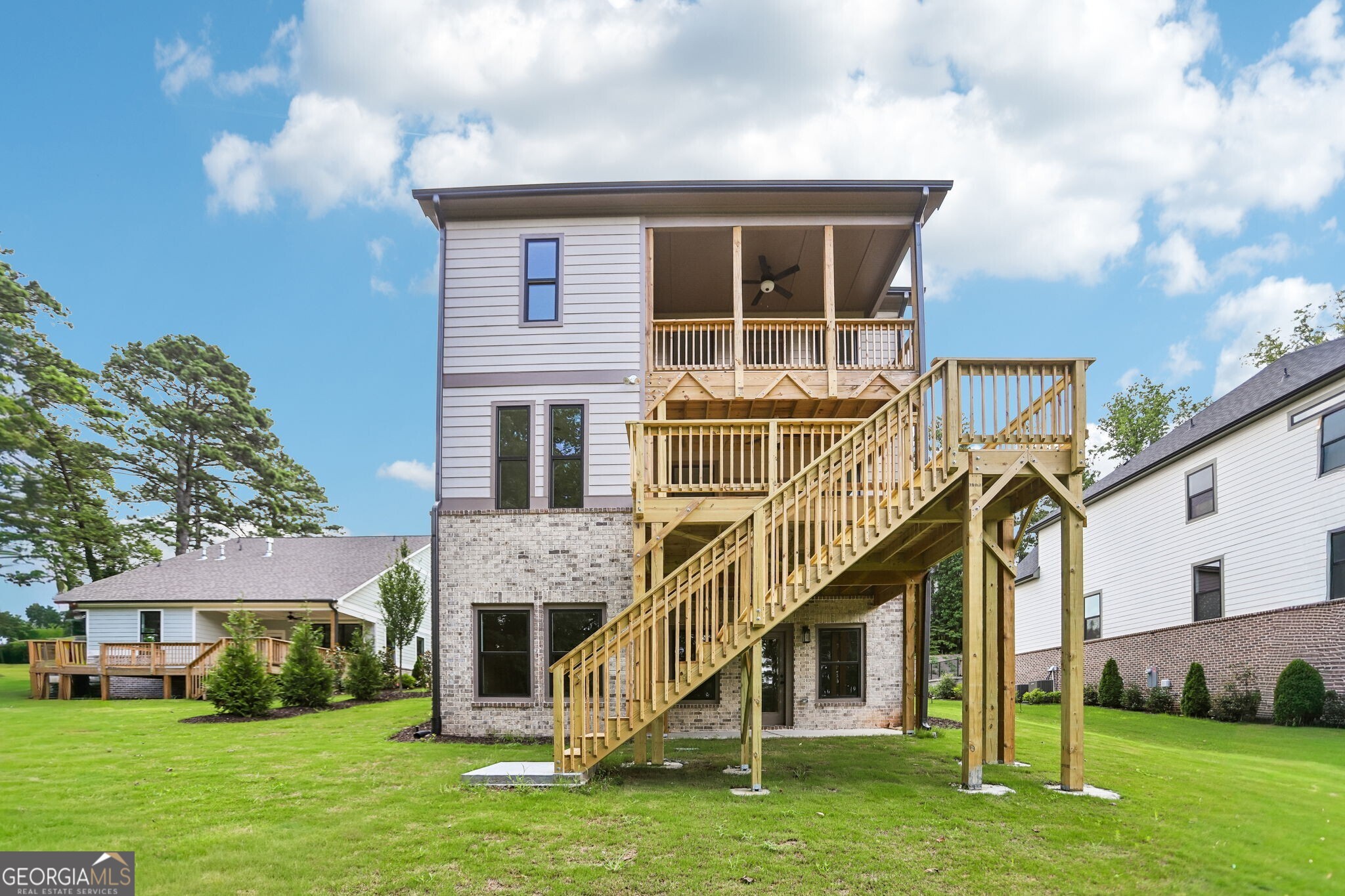 3265 Hilltop Circle