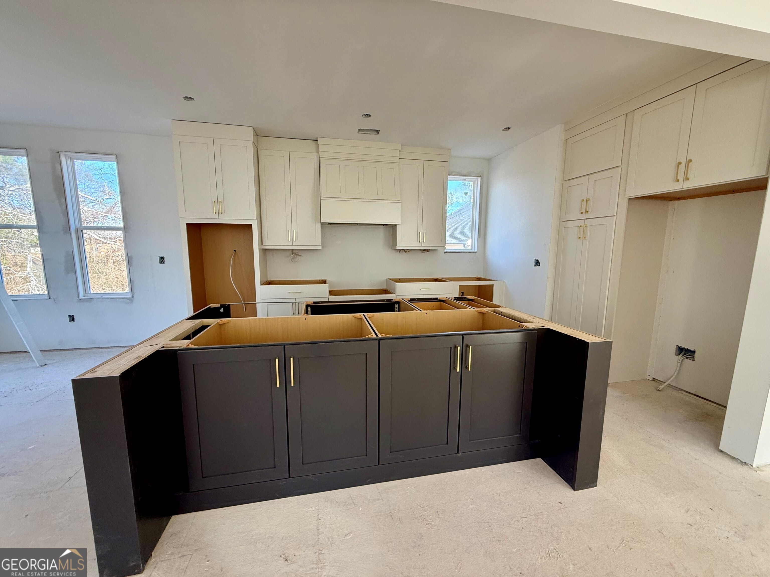 3265 Hilltop Circle