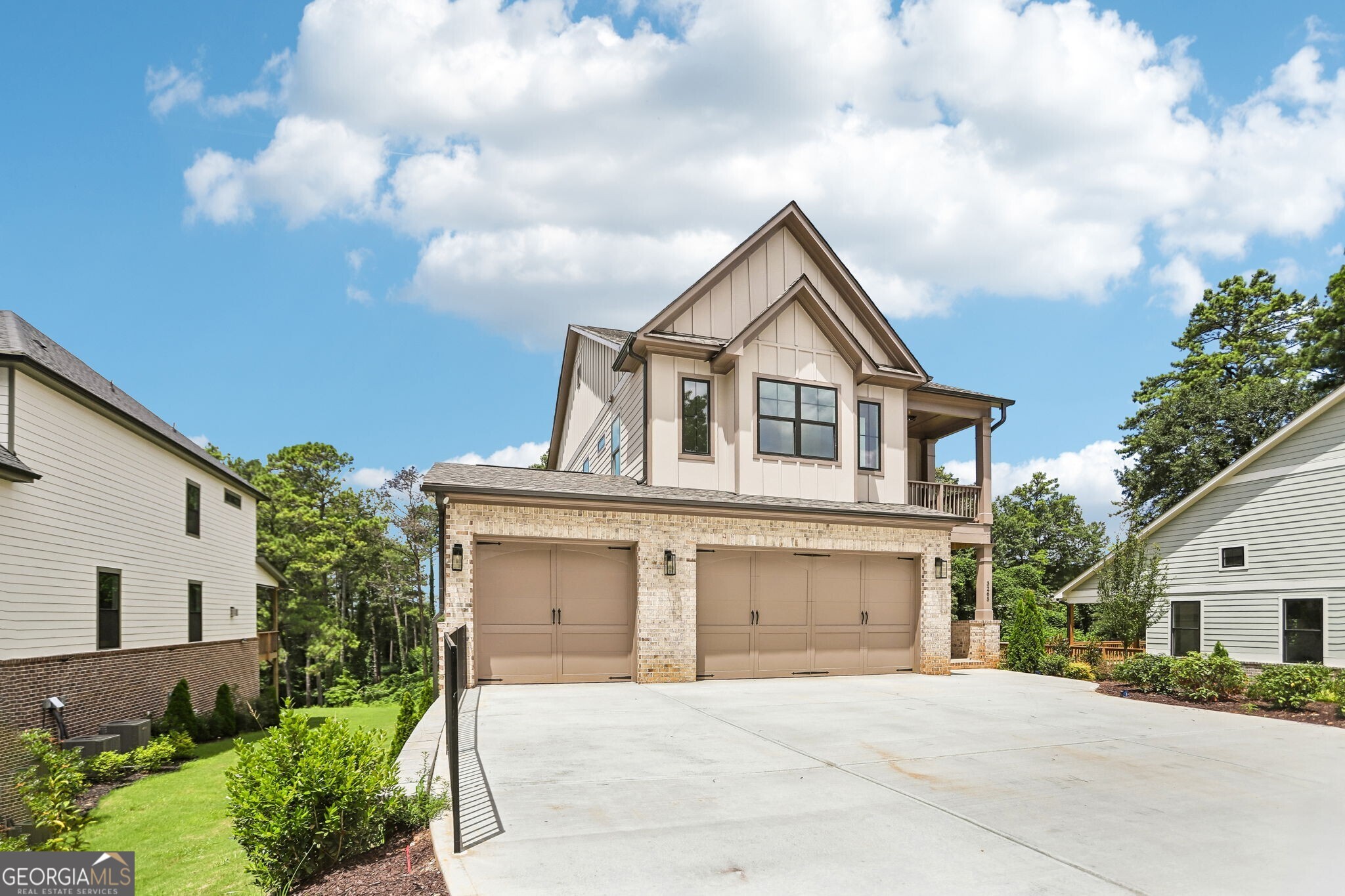 3265 Hilltop Circle