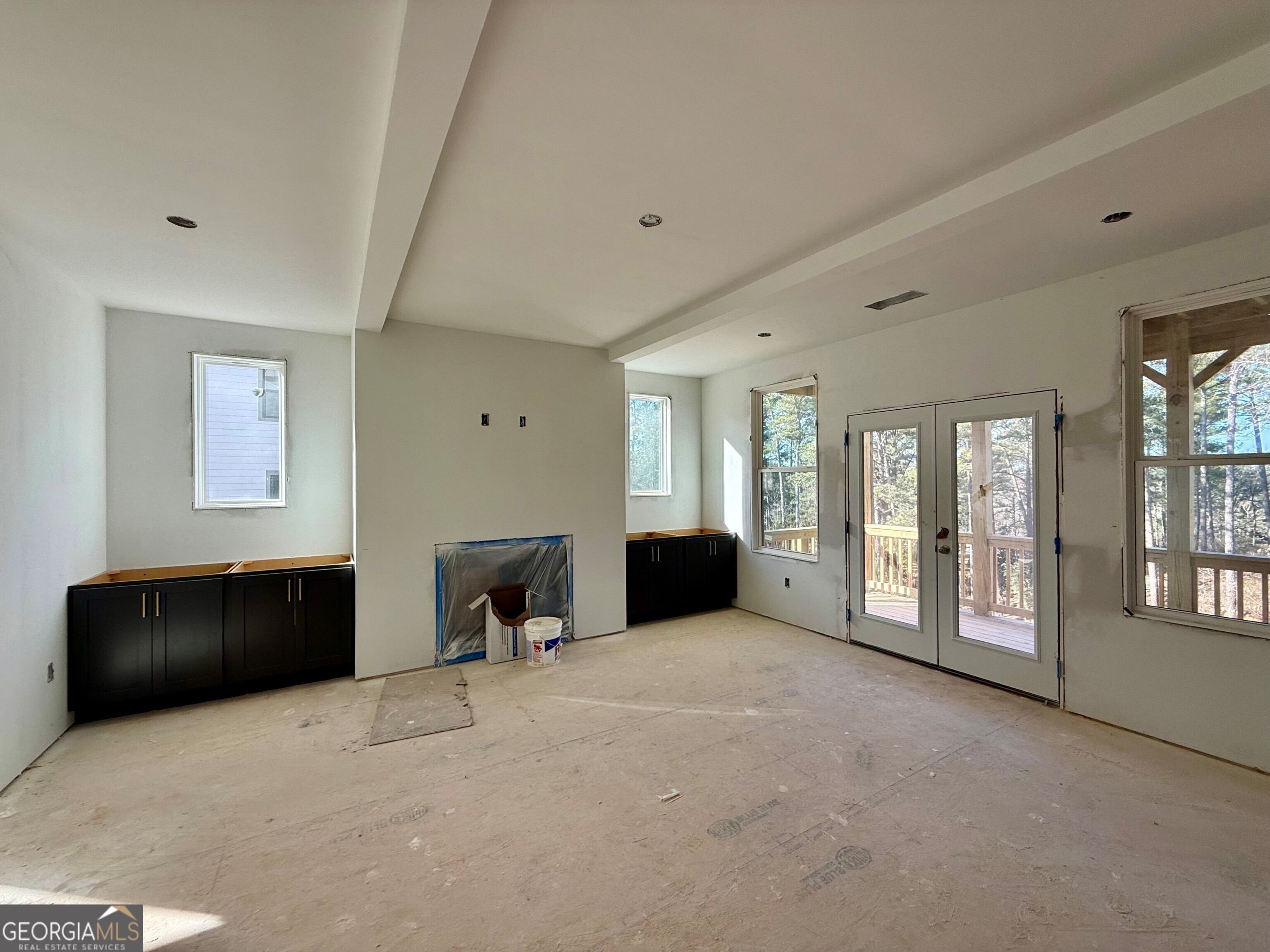 3265 Hilltop Circle