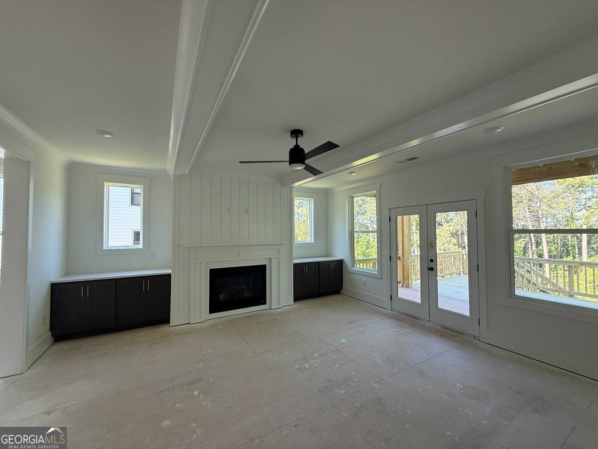 3265 Hilltop Circle