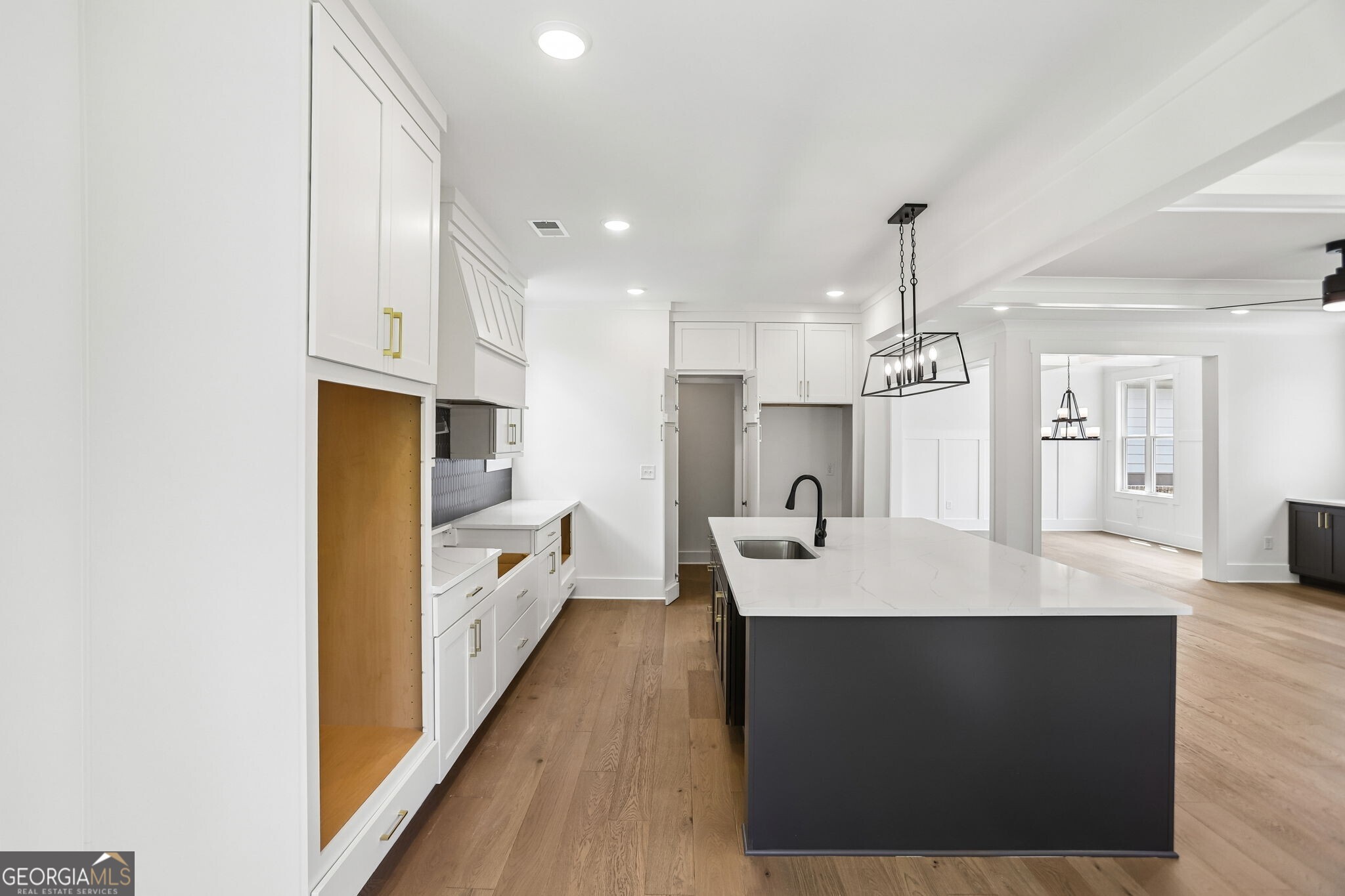 3265 Hilltop Circle