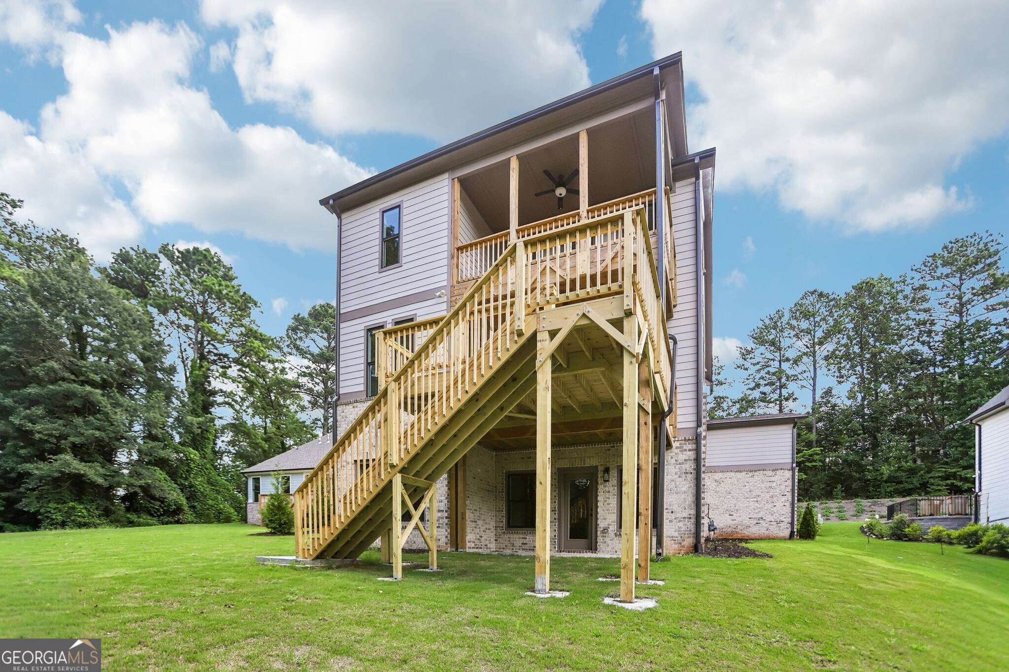 3265 Hilltop Circle