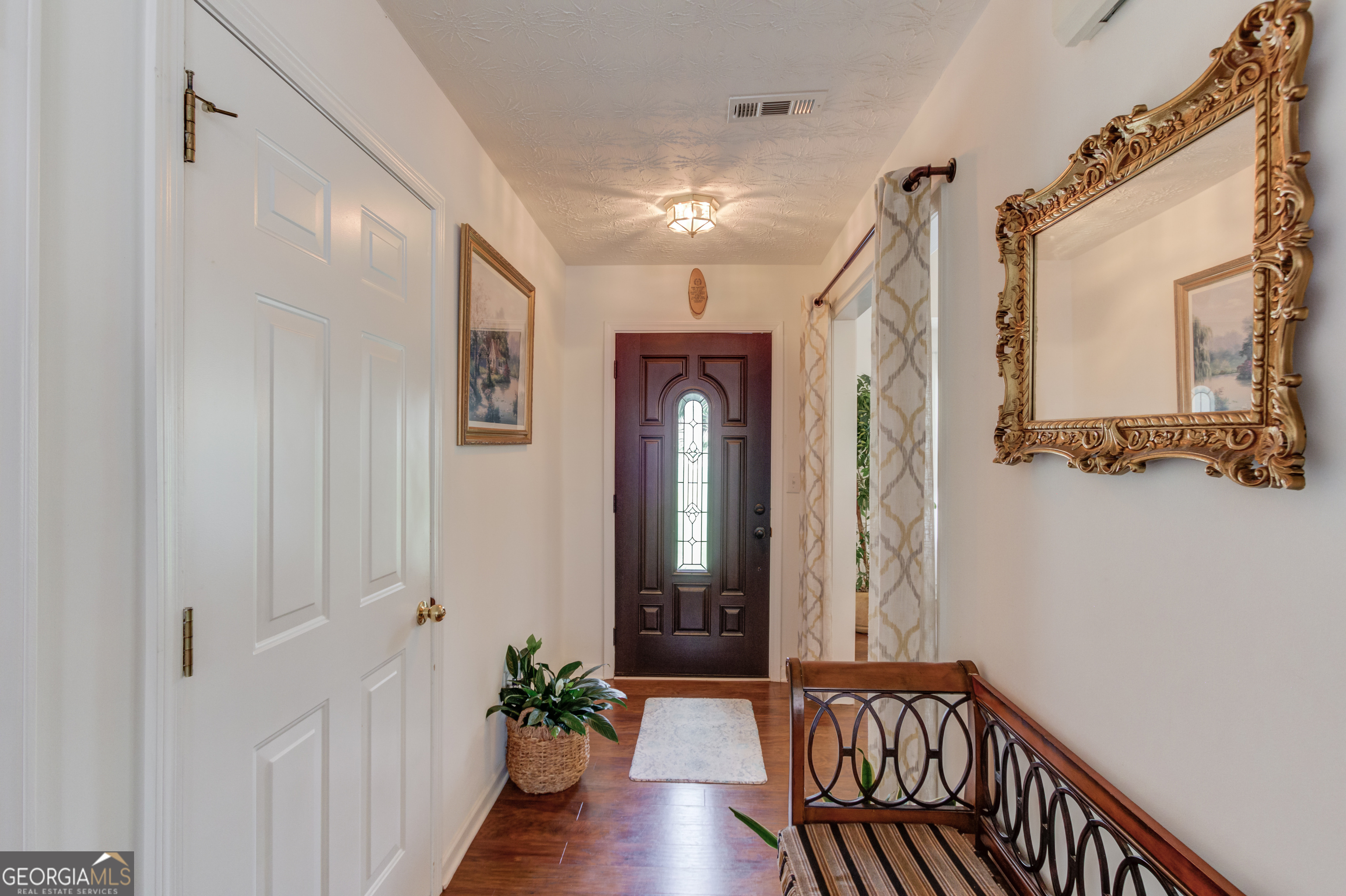 1563 Armende Circle