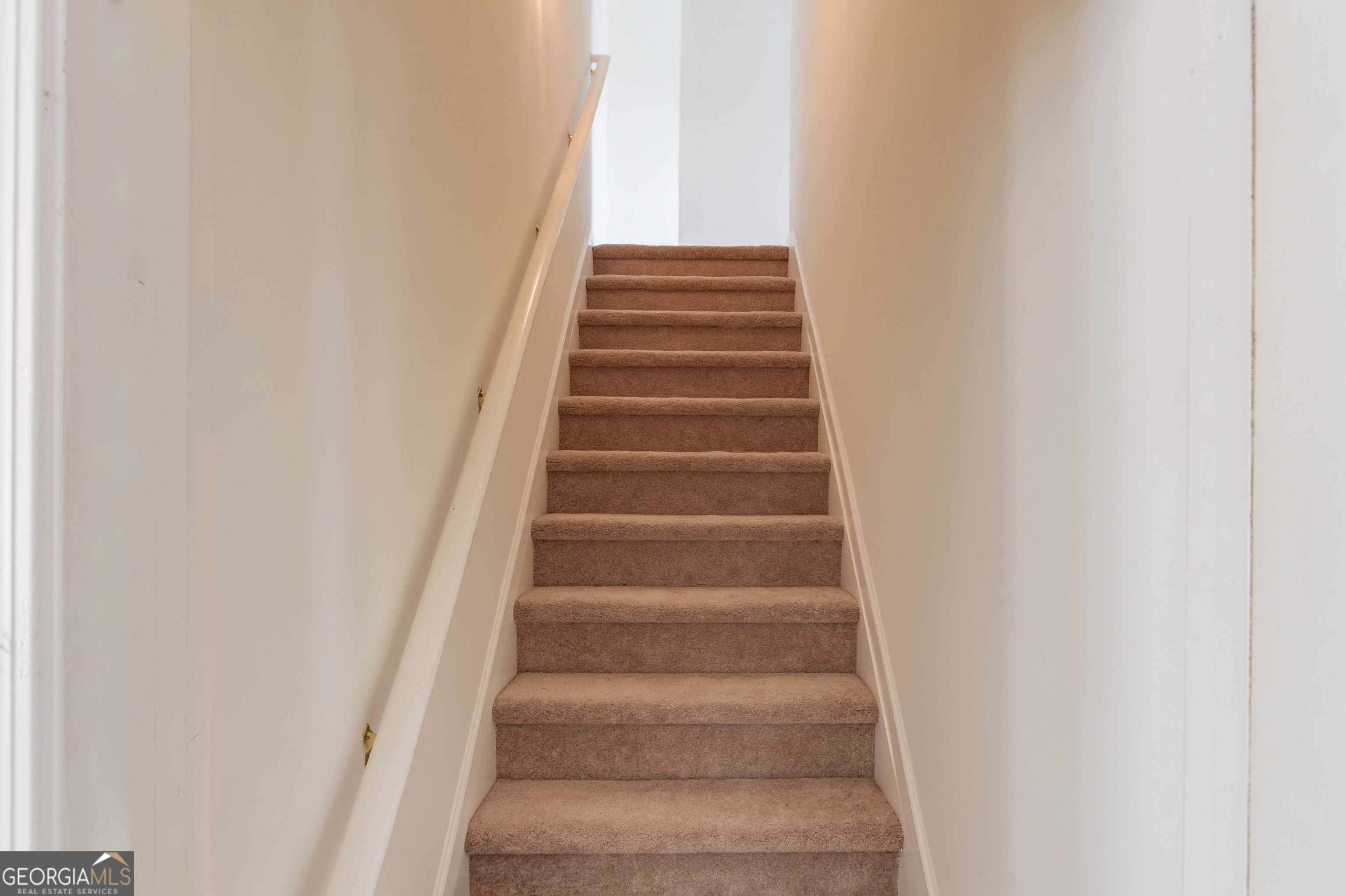 1563 Armende Circle