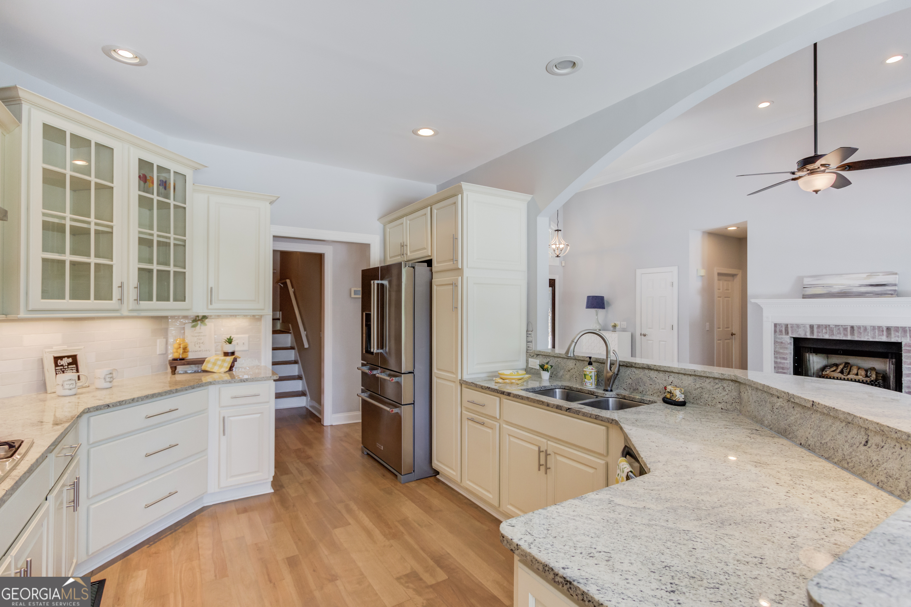 6560 Pond View Court