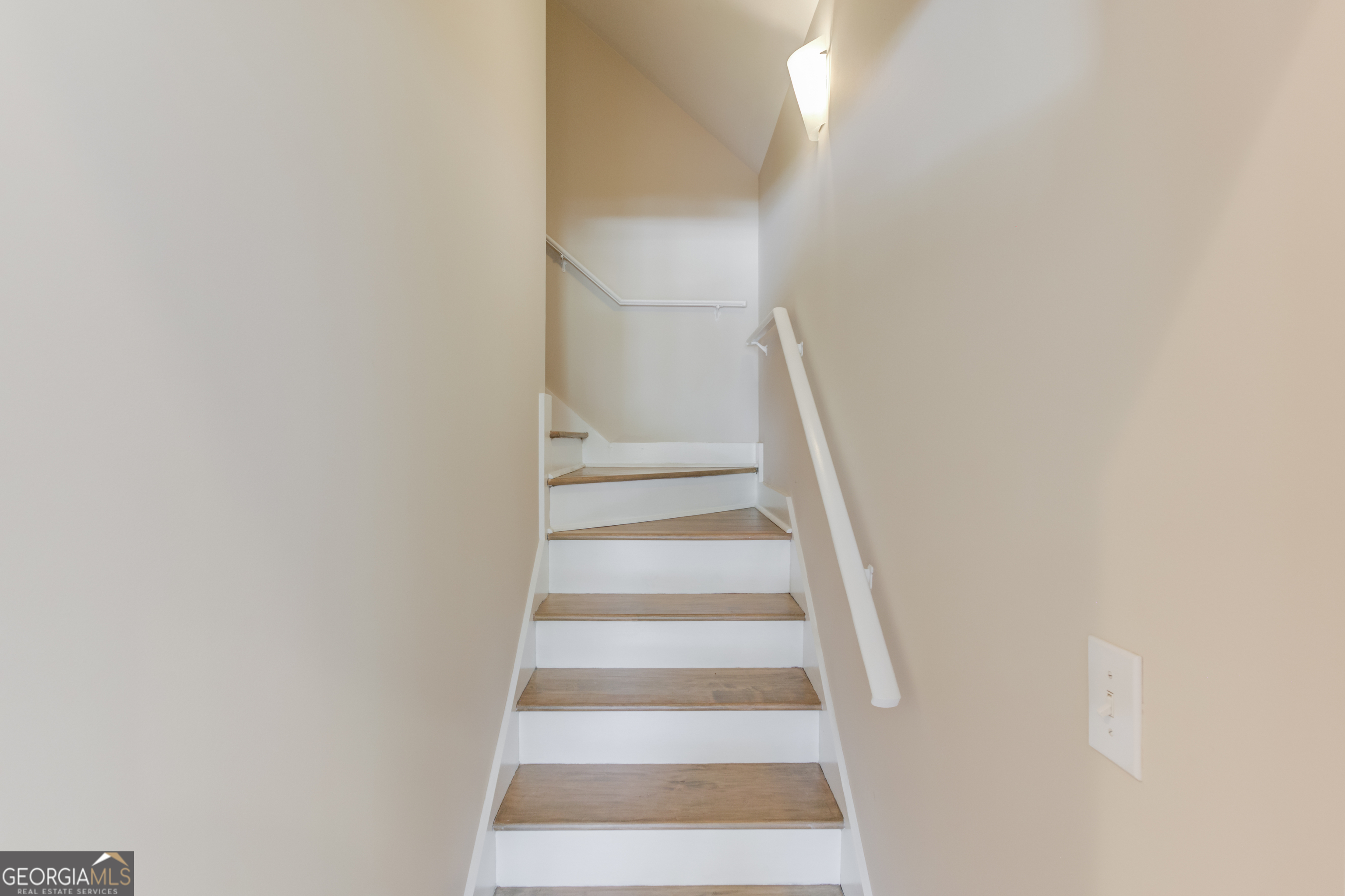6560 Pond View Court