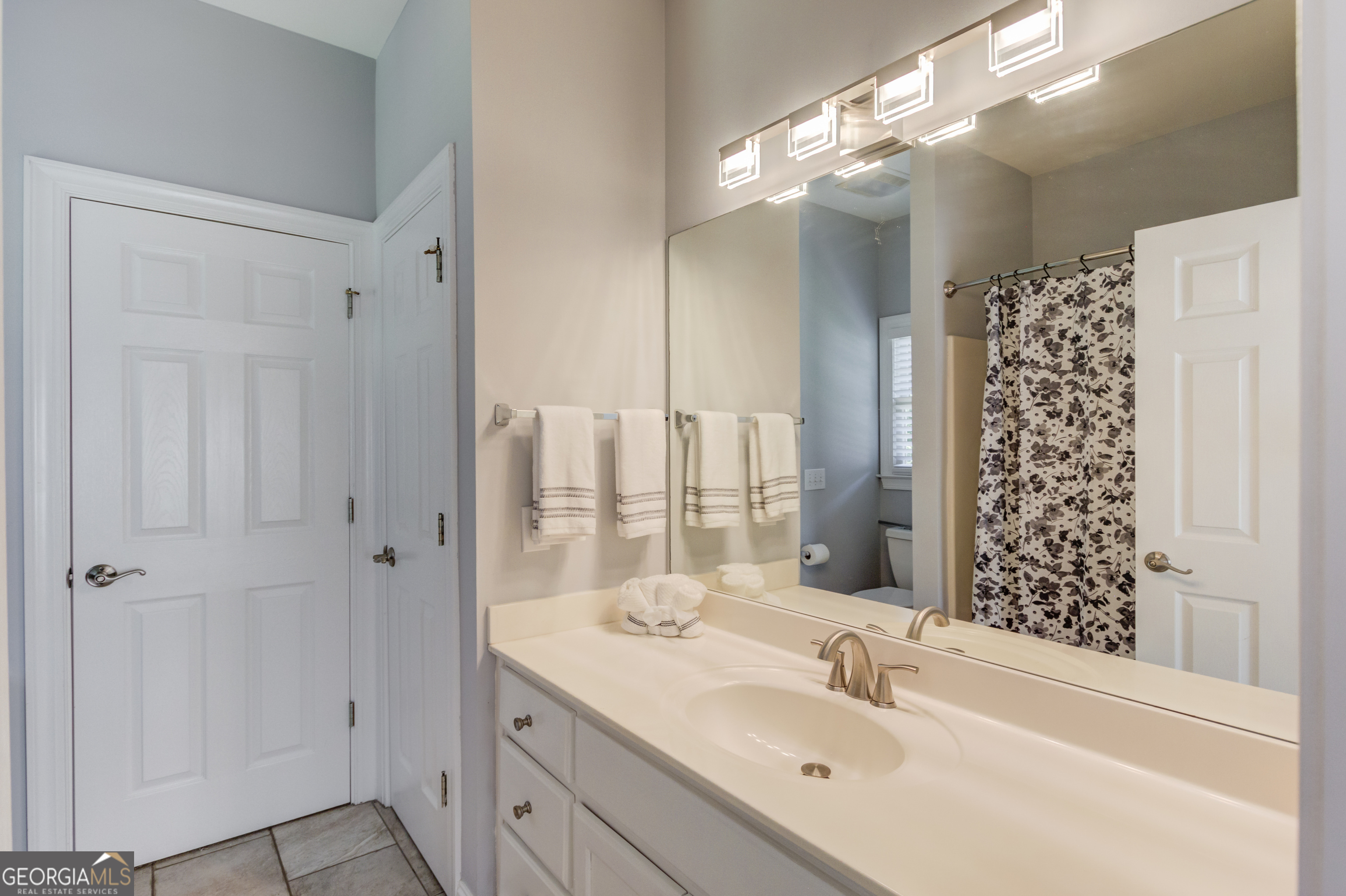 6560 Pond View Court