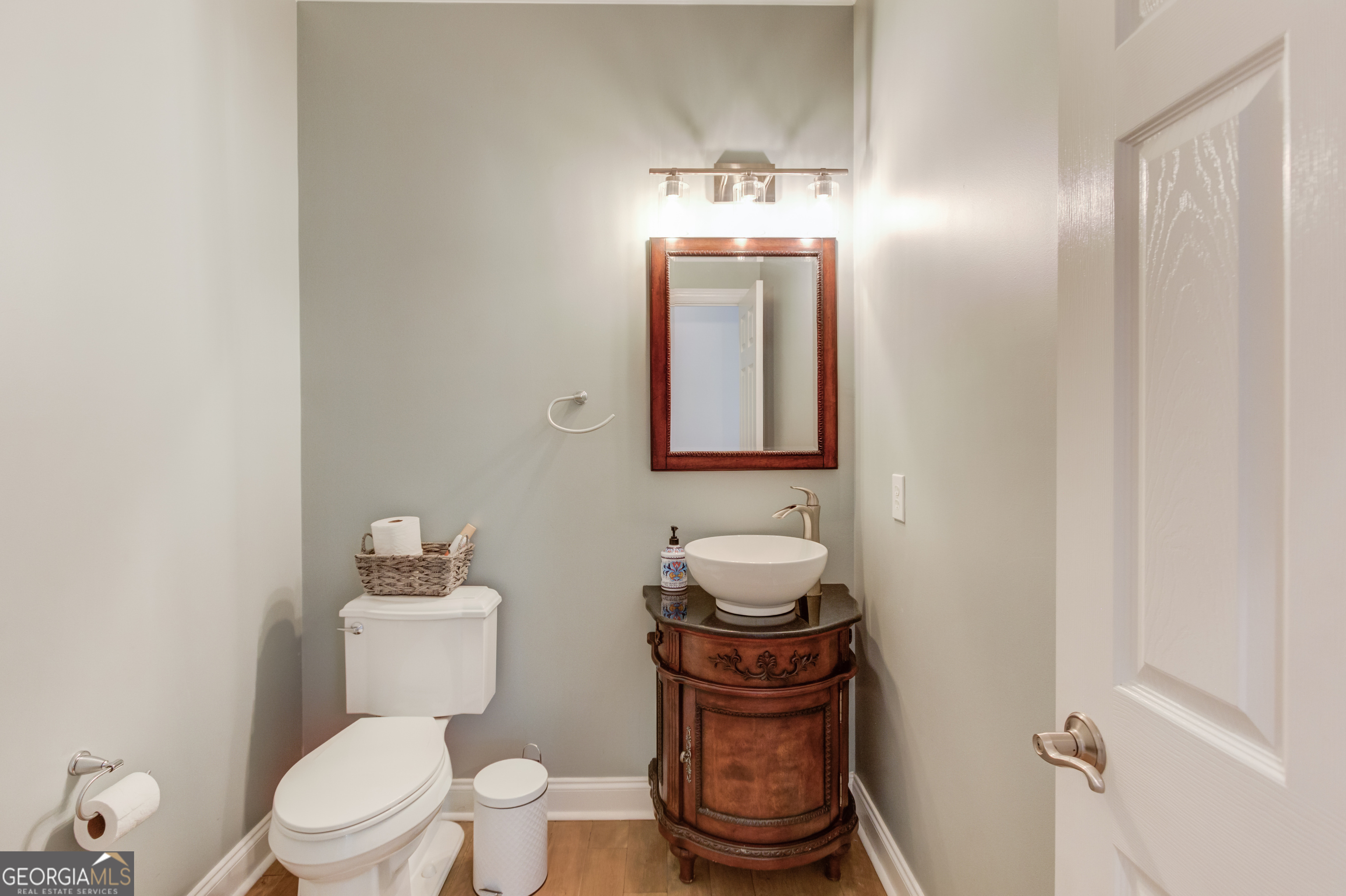 6560 Pond View Court