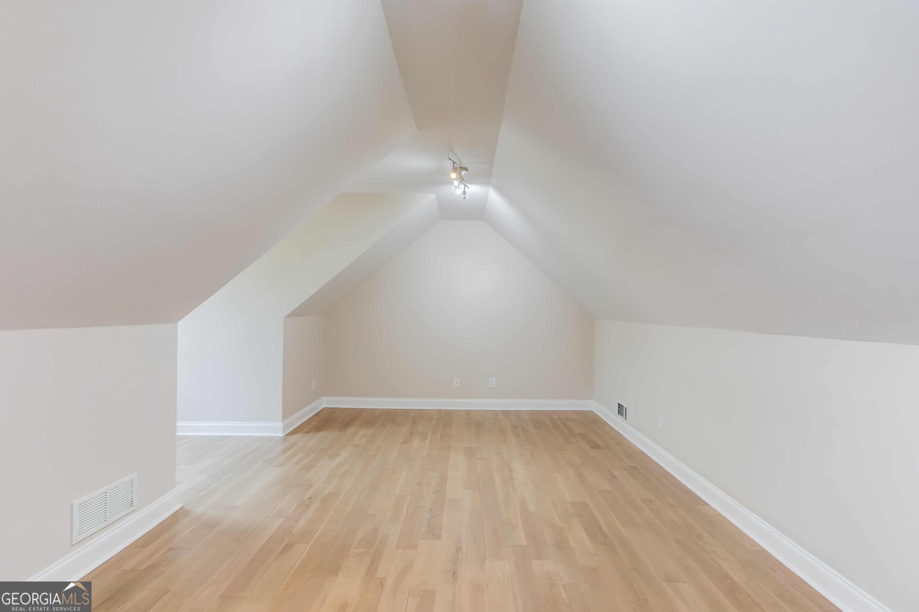6560 Pond View Court