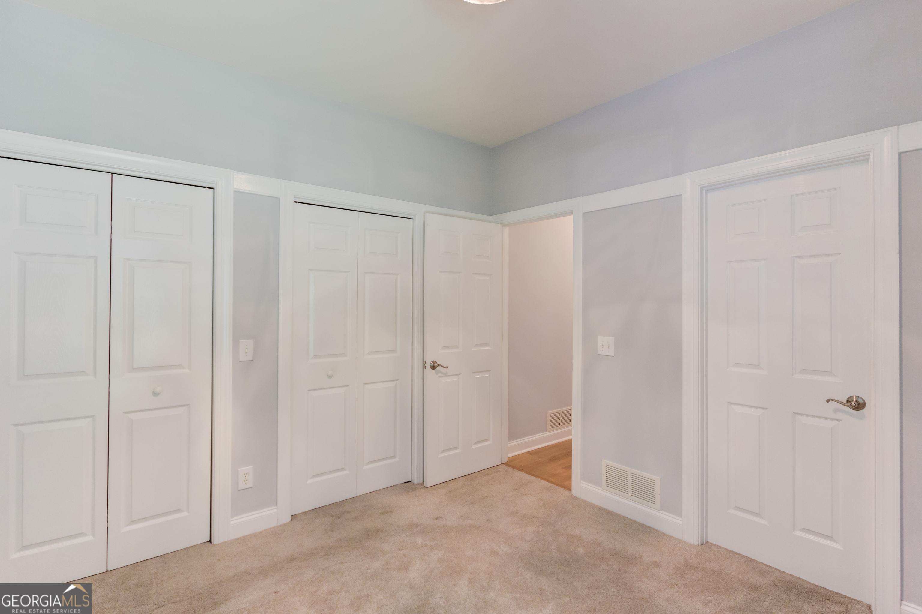 6560 Pond View Court