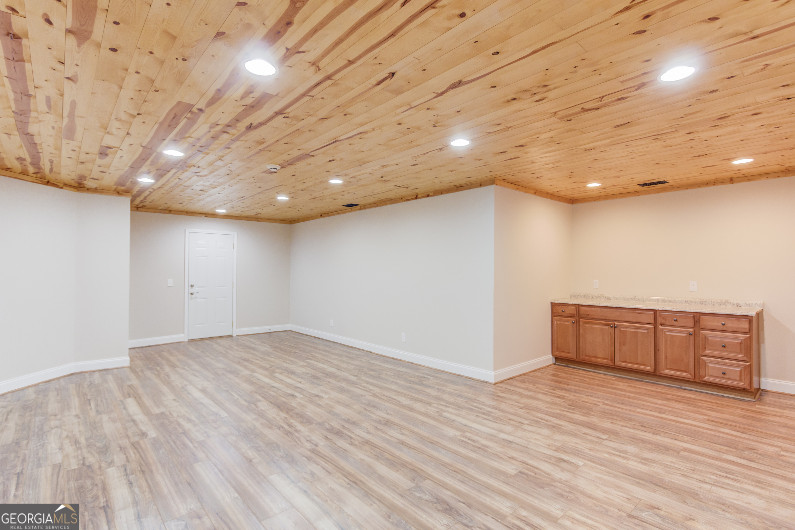 6560 Pond View Court