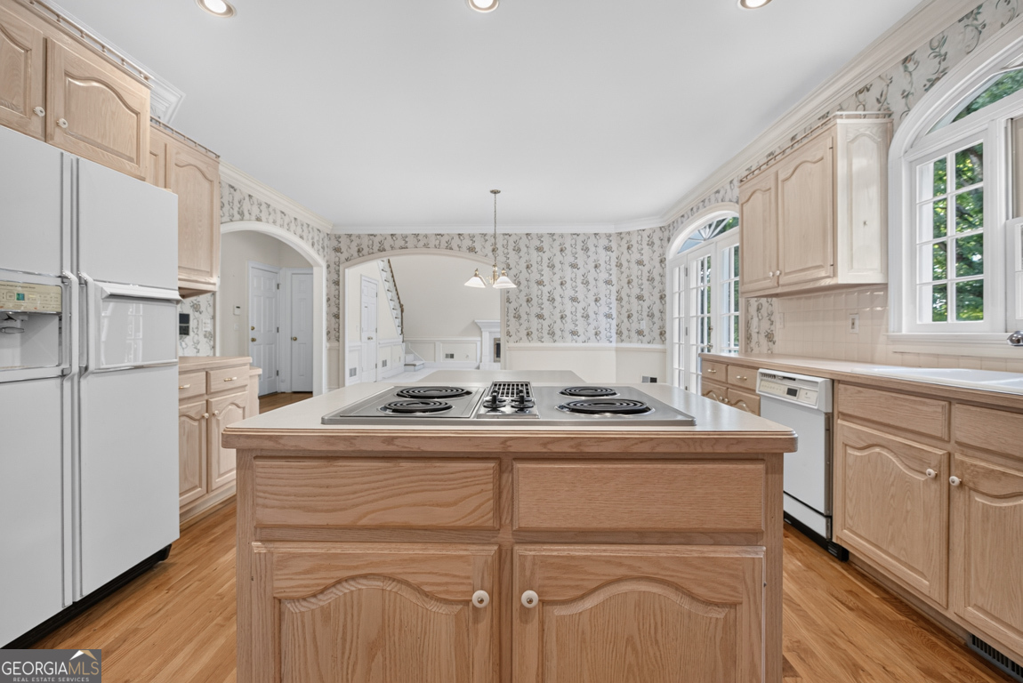 6211 Blackberry Hill