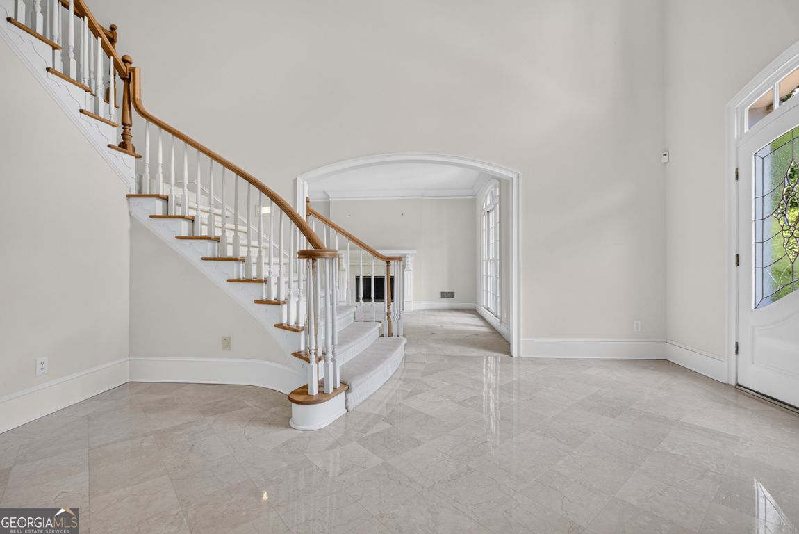 6211 Blackberry Hill