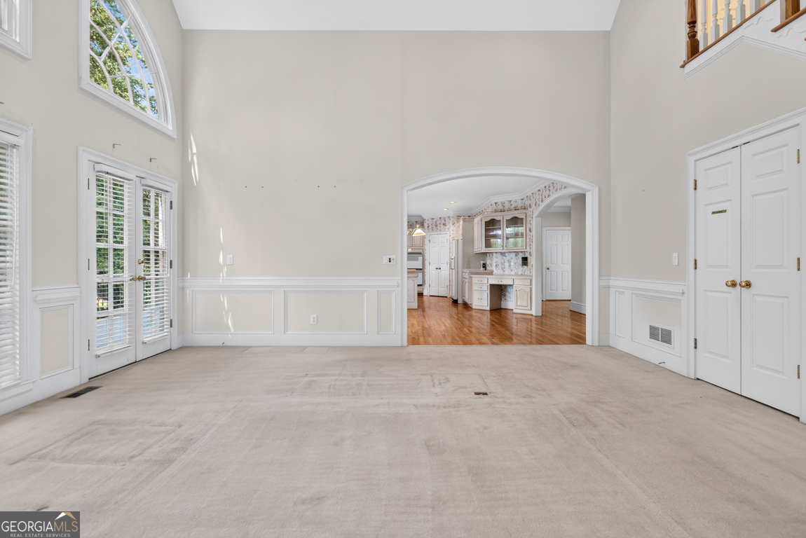 6211 Blackberry Hill