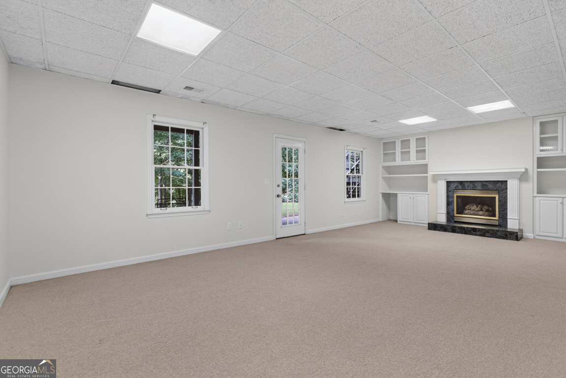 6211 Blackberry Hill
