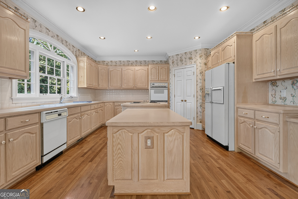 6211 Blackberry Hill