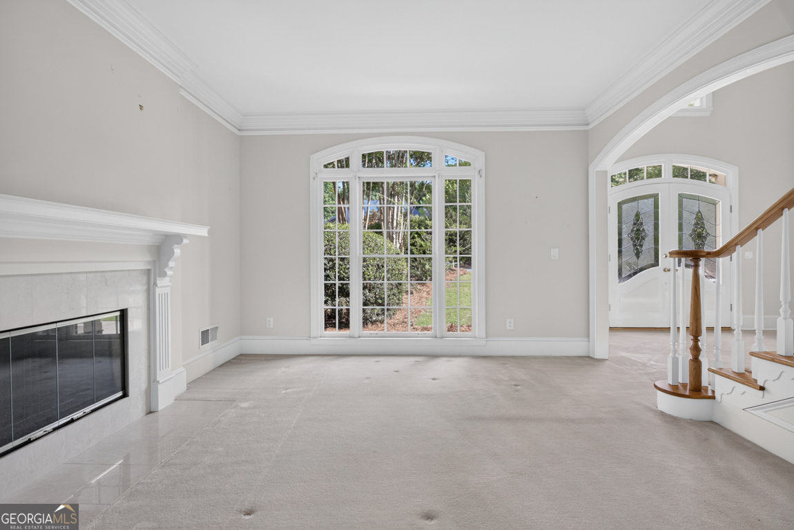 6211 Blackberry Hill