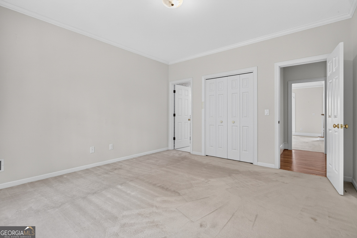 6211 Blackberry Hill