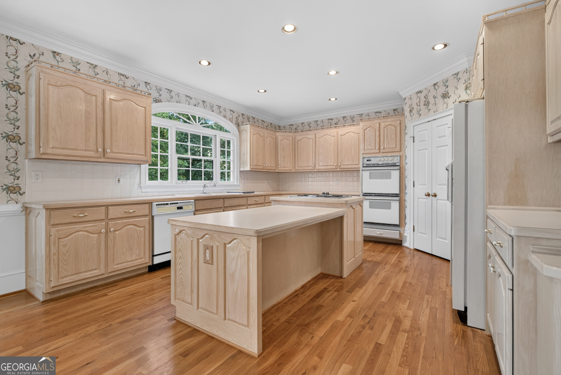 6211 Blackberry Hill