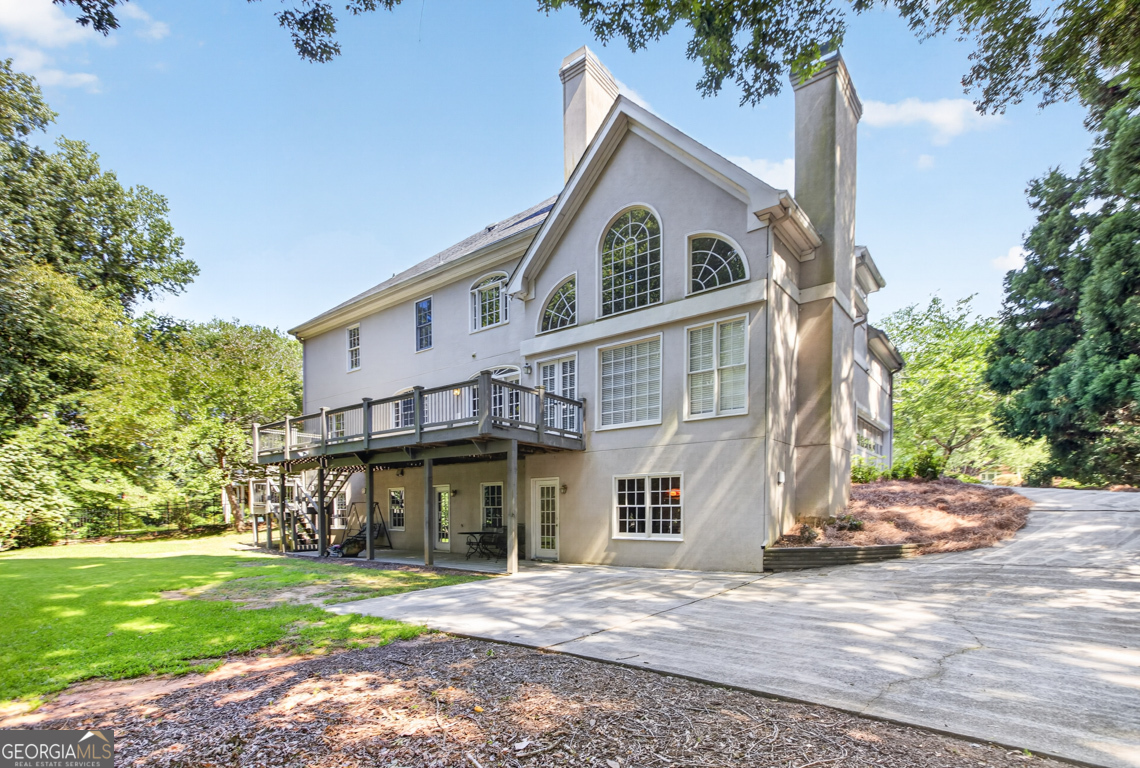 6211 Blackberry Hill