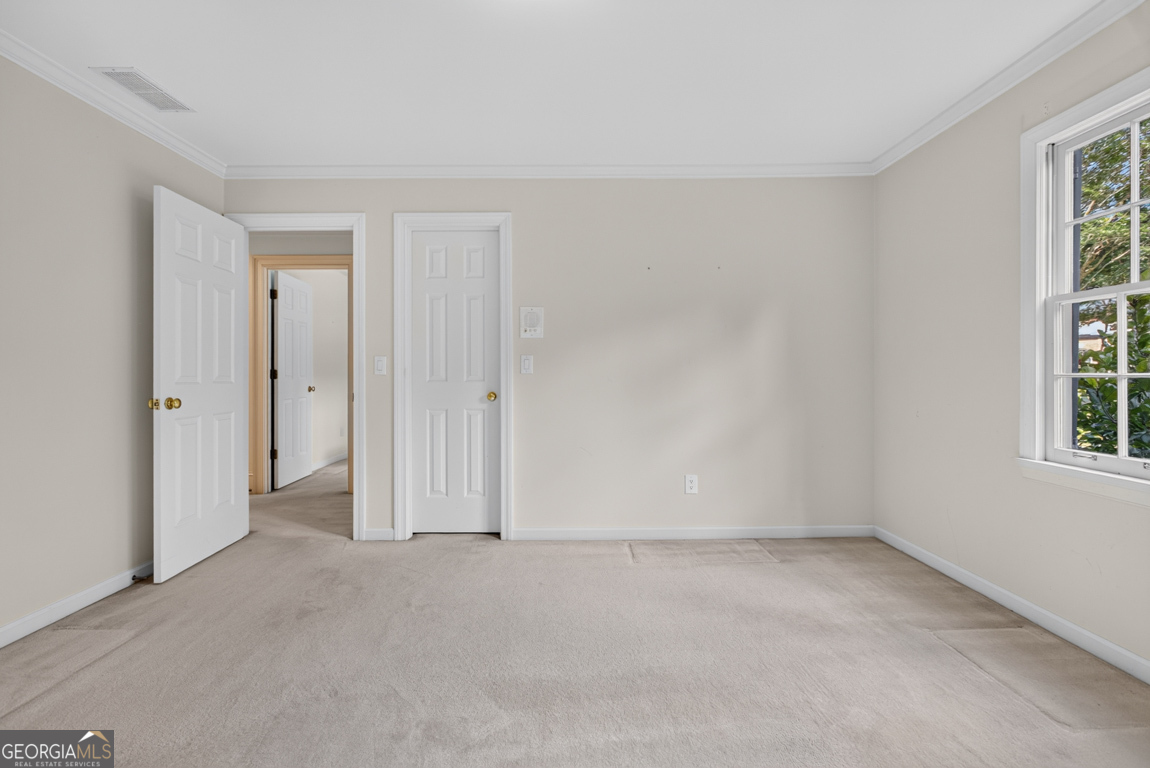 6211 Blackberry Hill