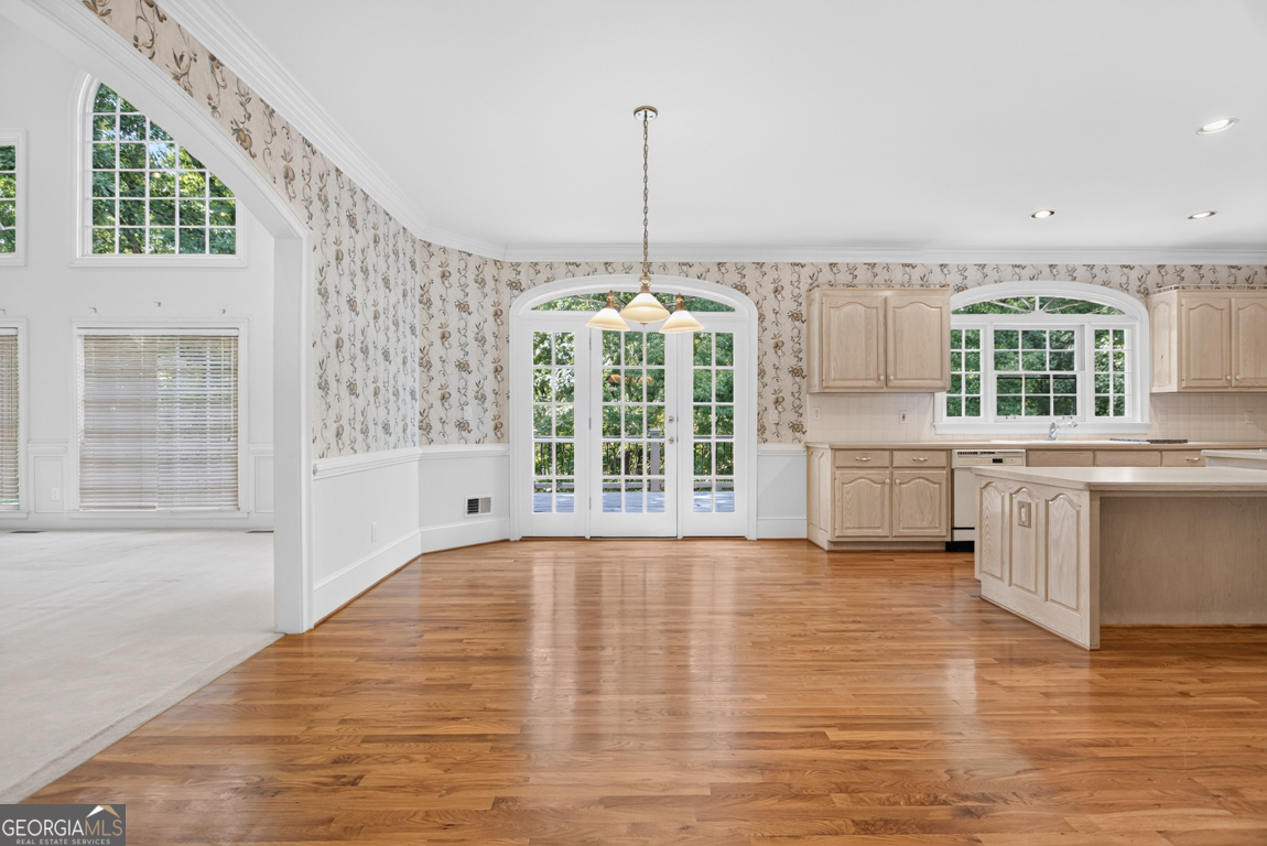 6211 Blackberry Hill
