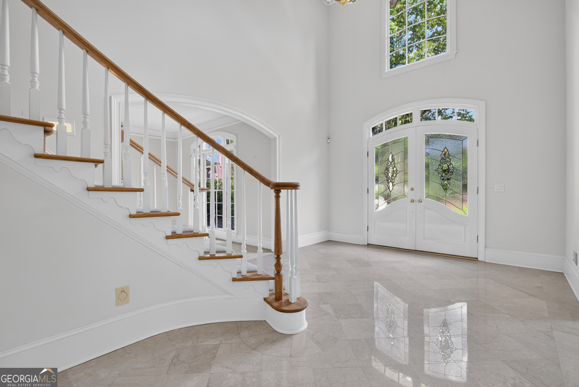6211 Blackberry Hill