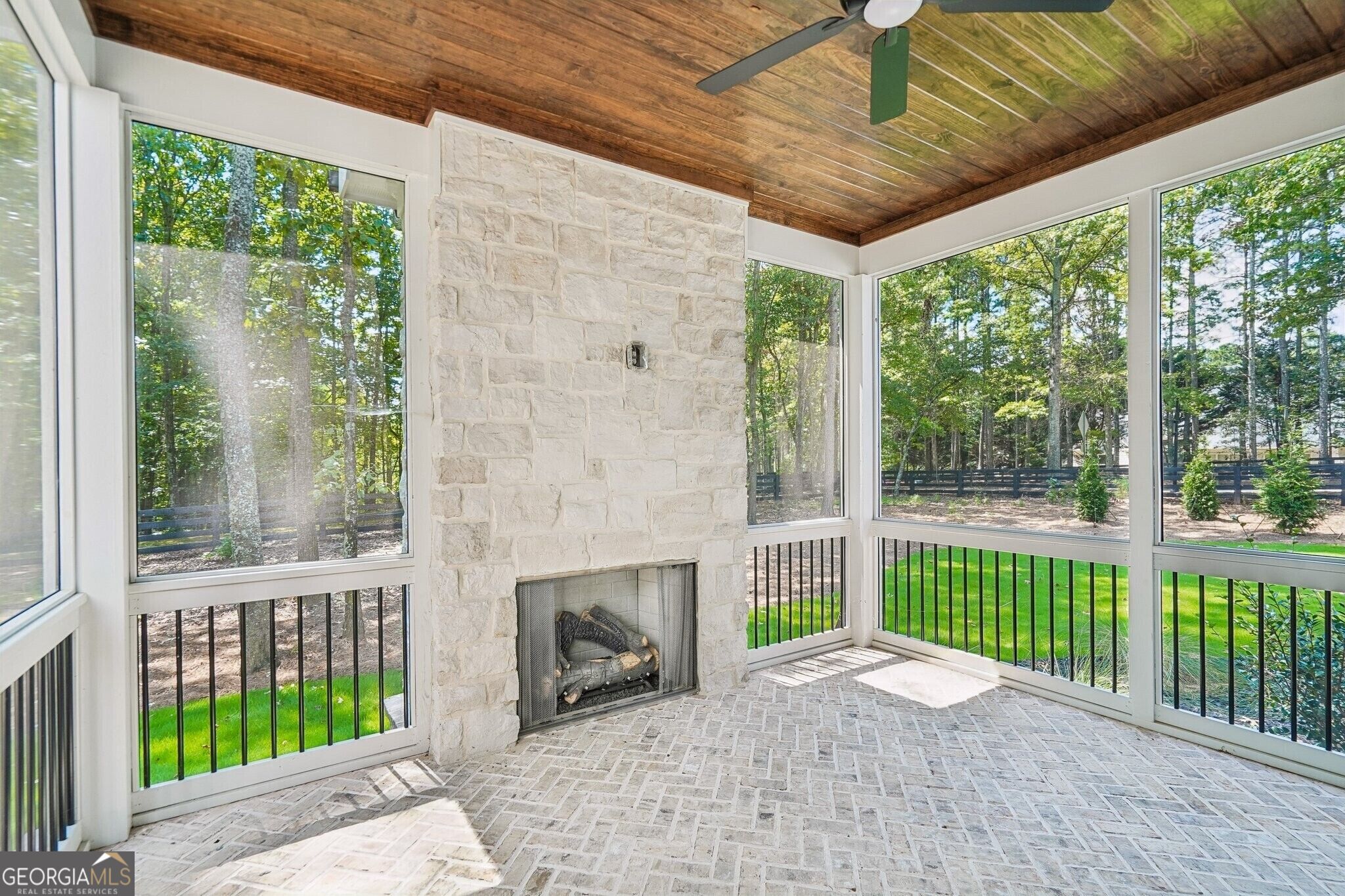2390 Glade Overlook