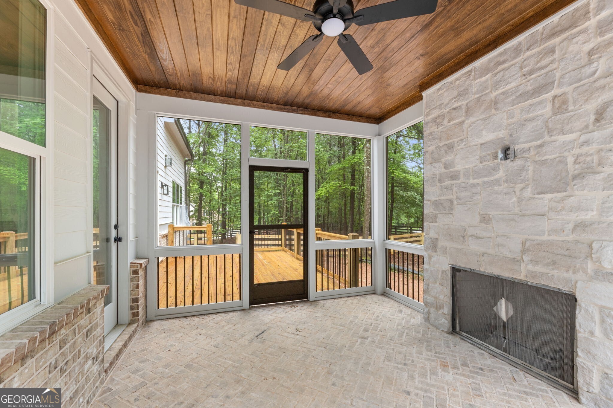 2390 Glade Overlook