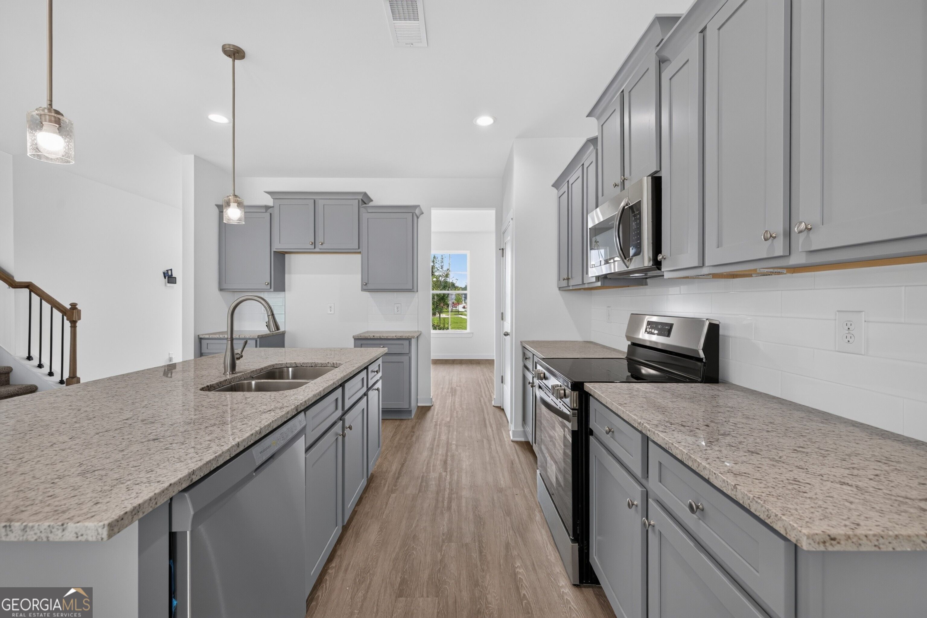 220 Ruby Robin Road